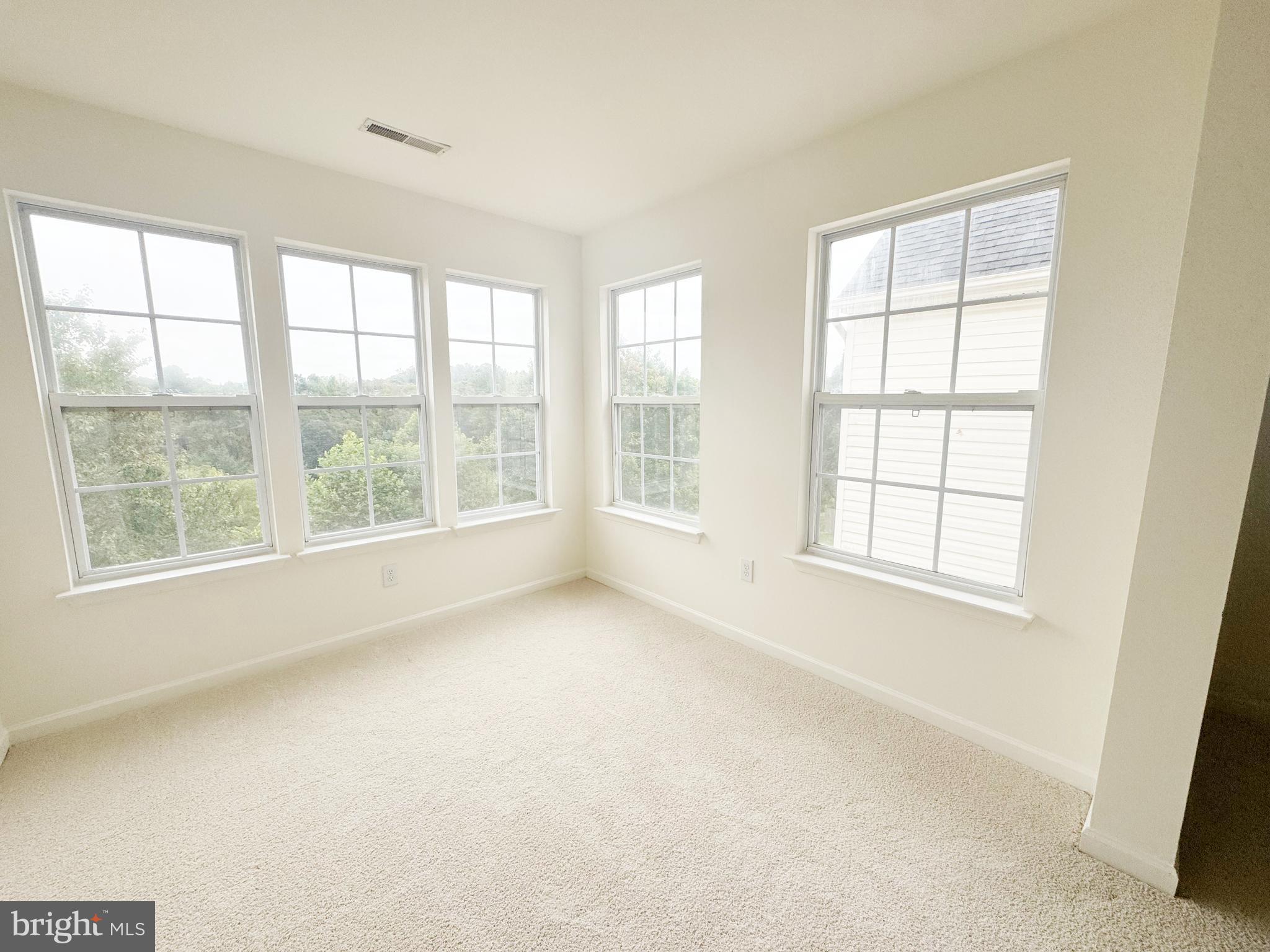 HOLLIFIELD STATION - Residential