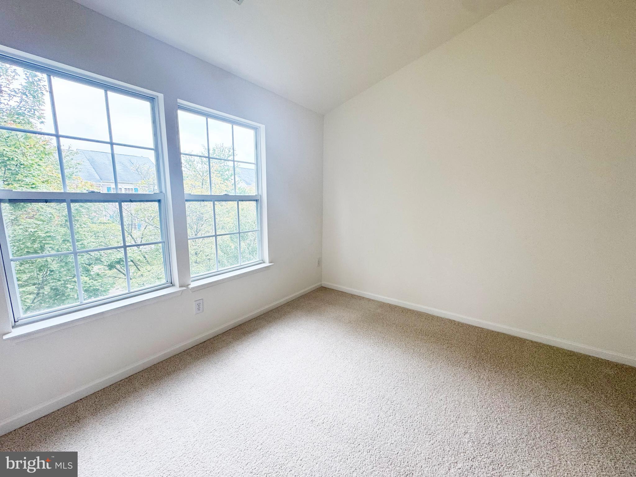 HOLLIFIELD STATION - Residential