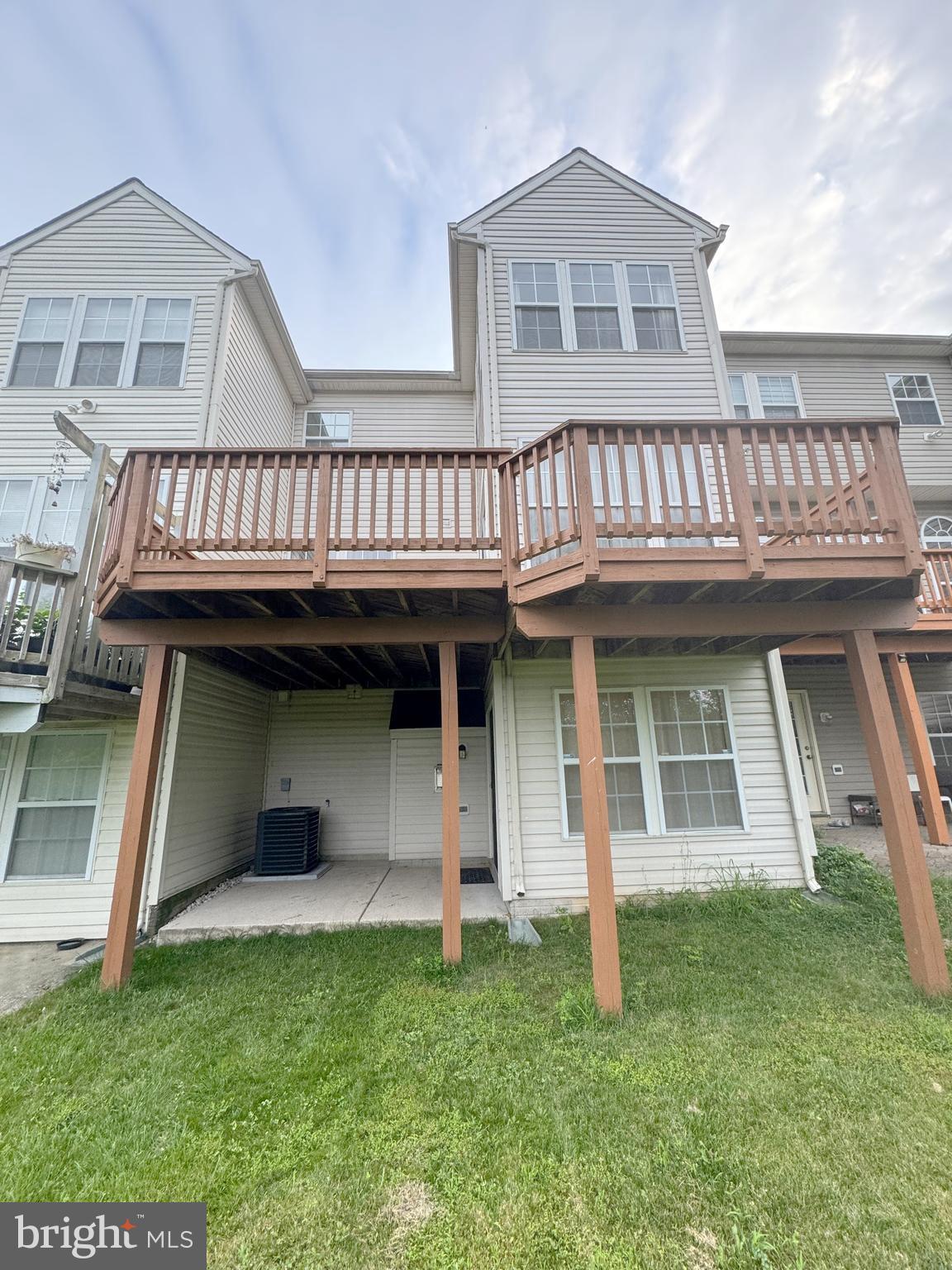 HOLLIFIELD STATION - Residential