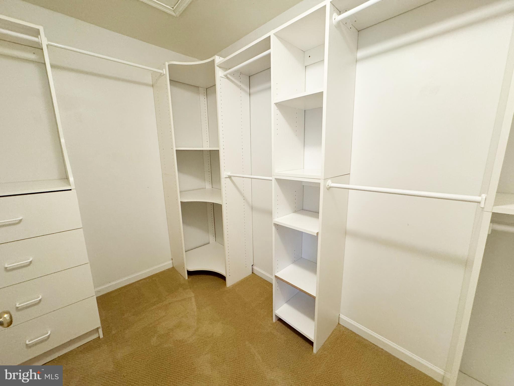 HOLLIFIELD STATION - Residential