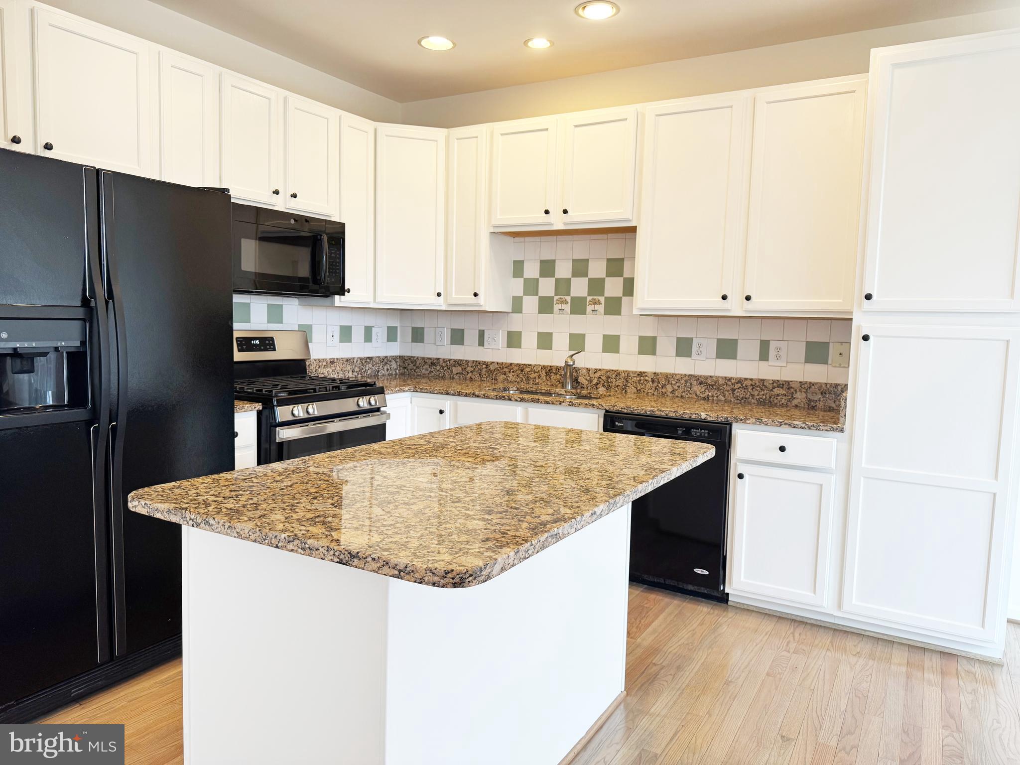 HOLLIFIELD STATION - Residential