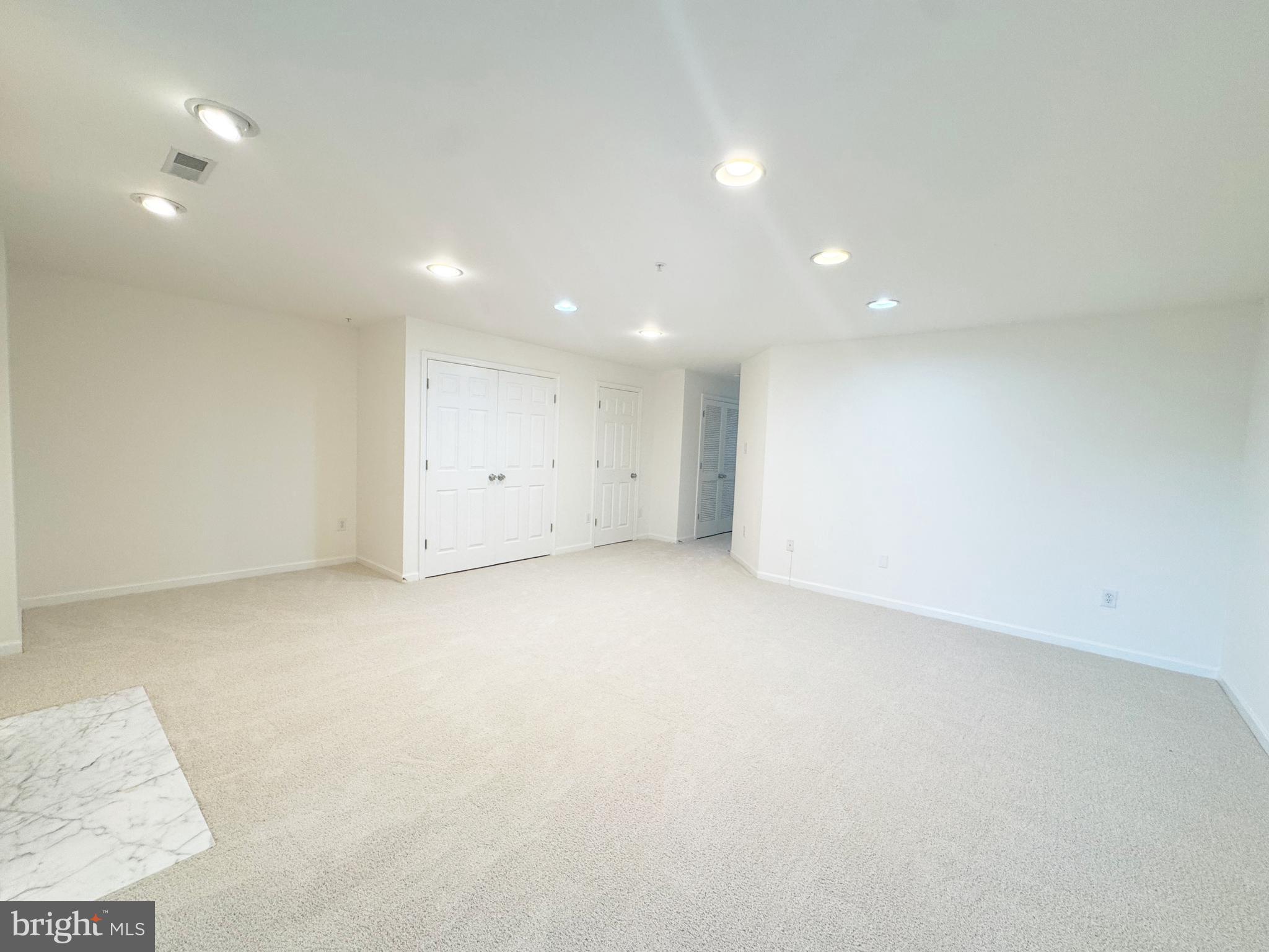 HOLLIFIELD STATION - Residential