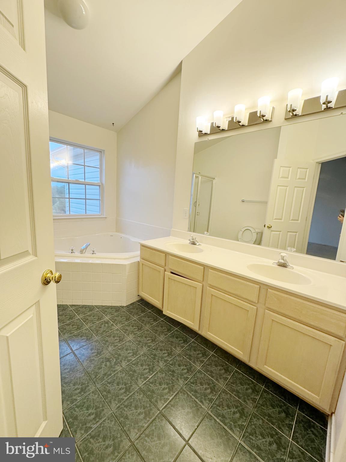 HOLLIFIELD STATION - Residential