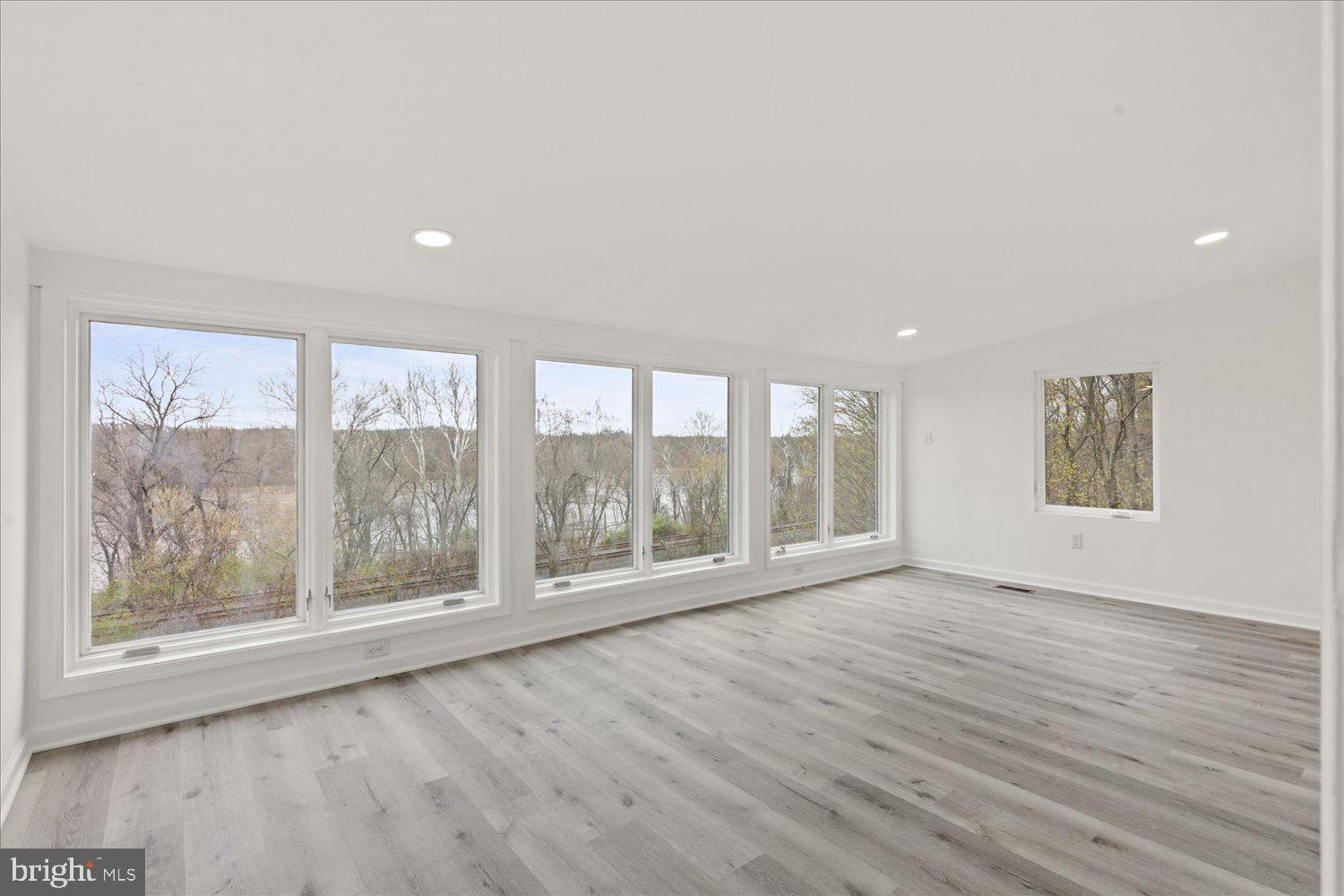 EAST MANCHESTER TWP. - Residential