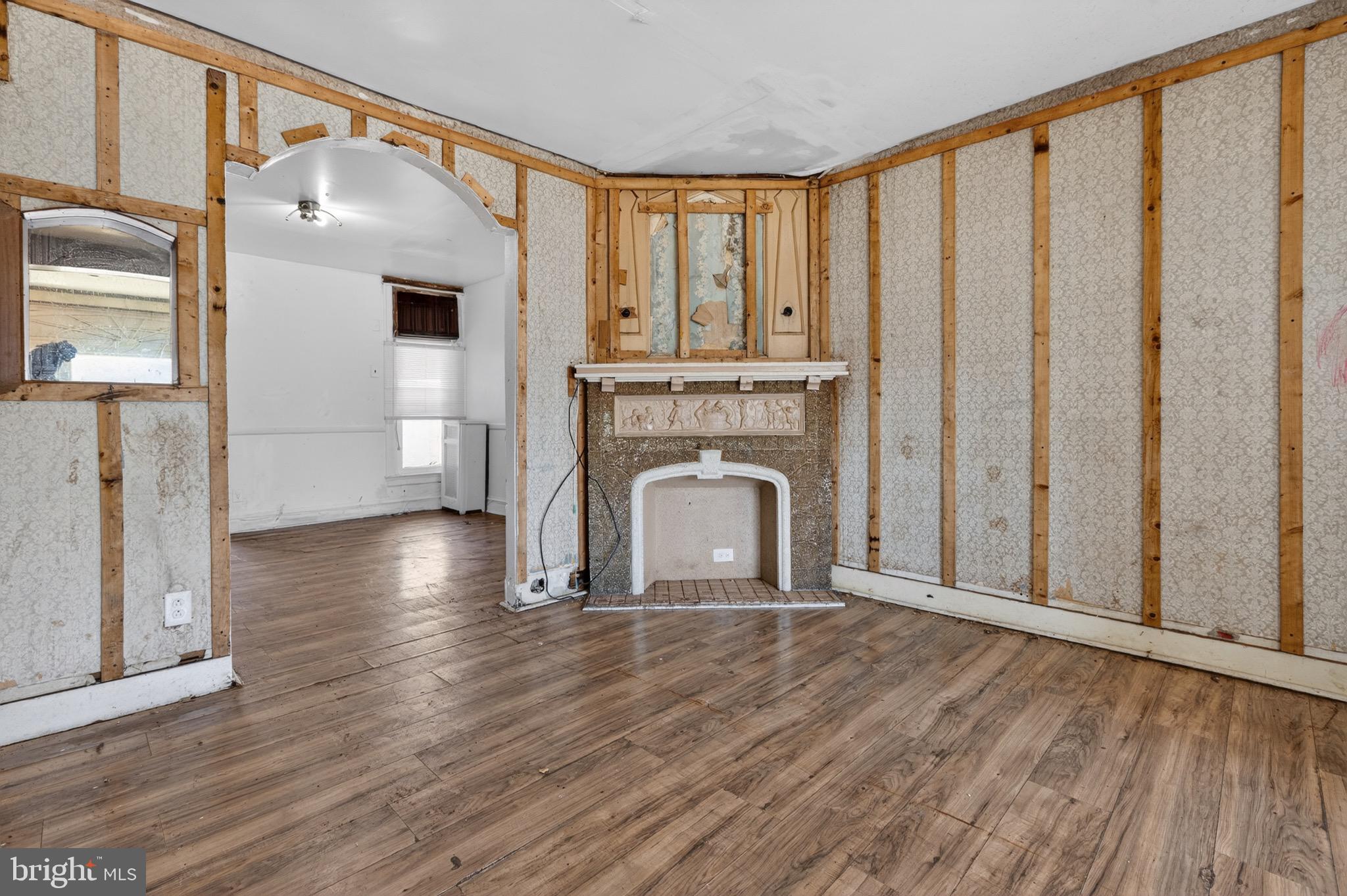 4542 WHITAKER AVENUE