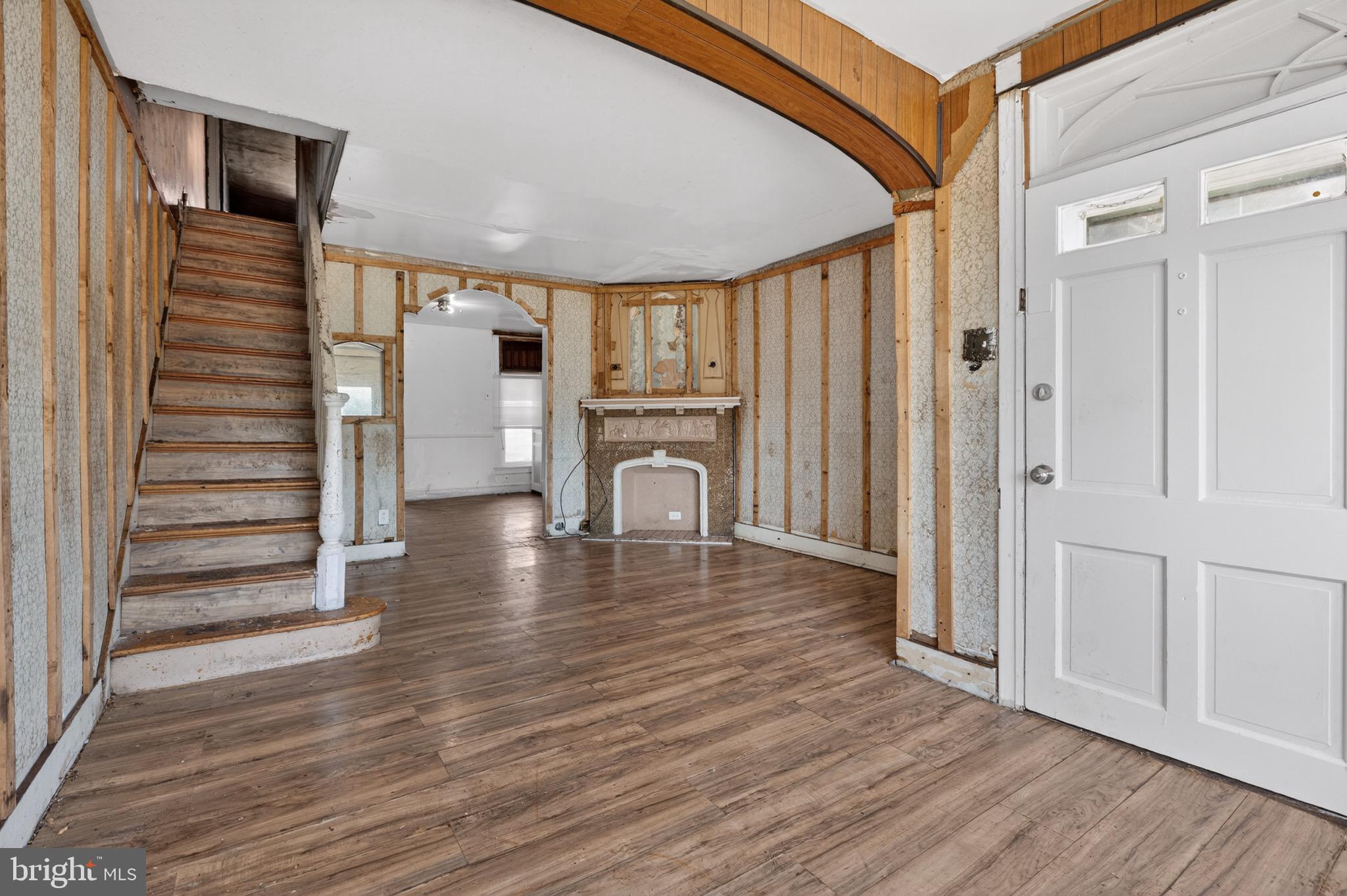 4542 WHITAKER AVENUE