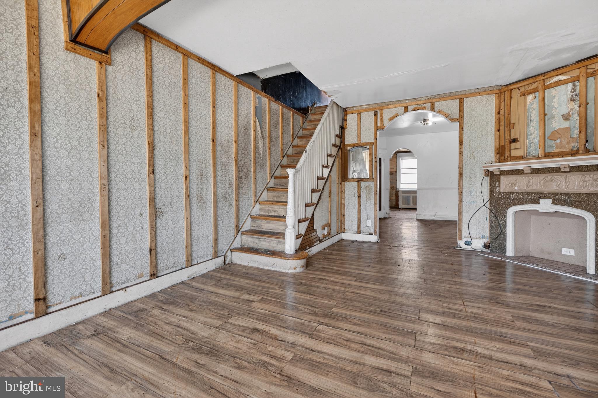 4542 WHITAKER AVENUE