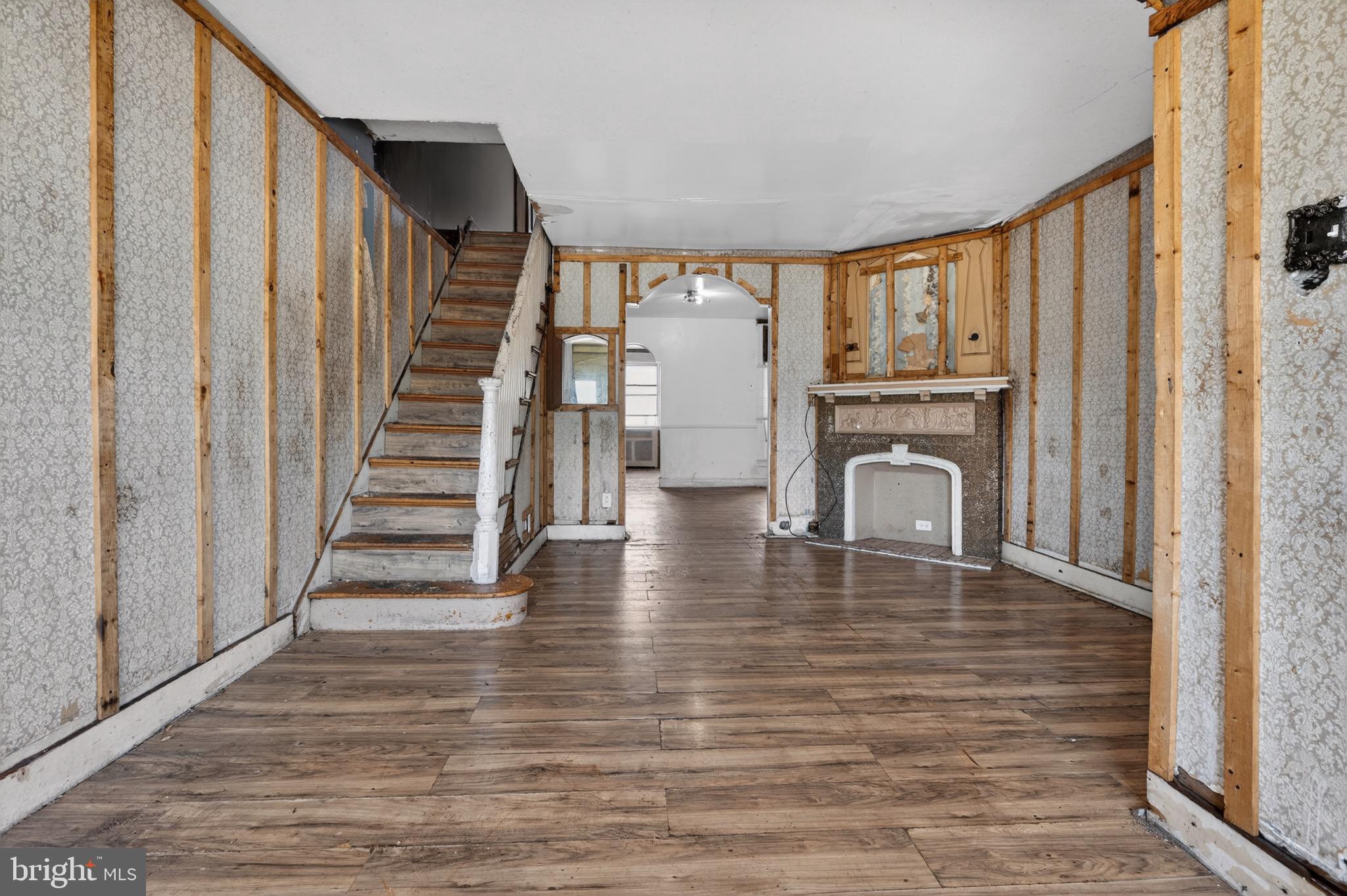 4542 WHITAKER AVENUE