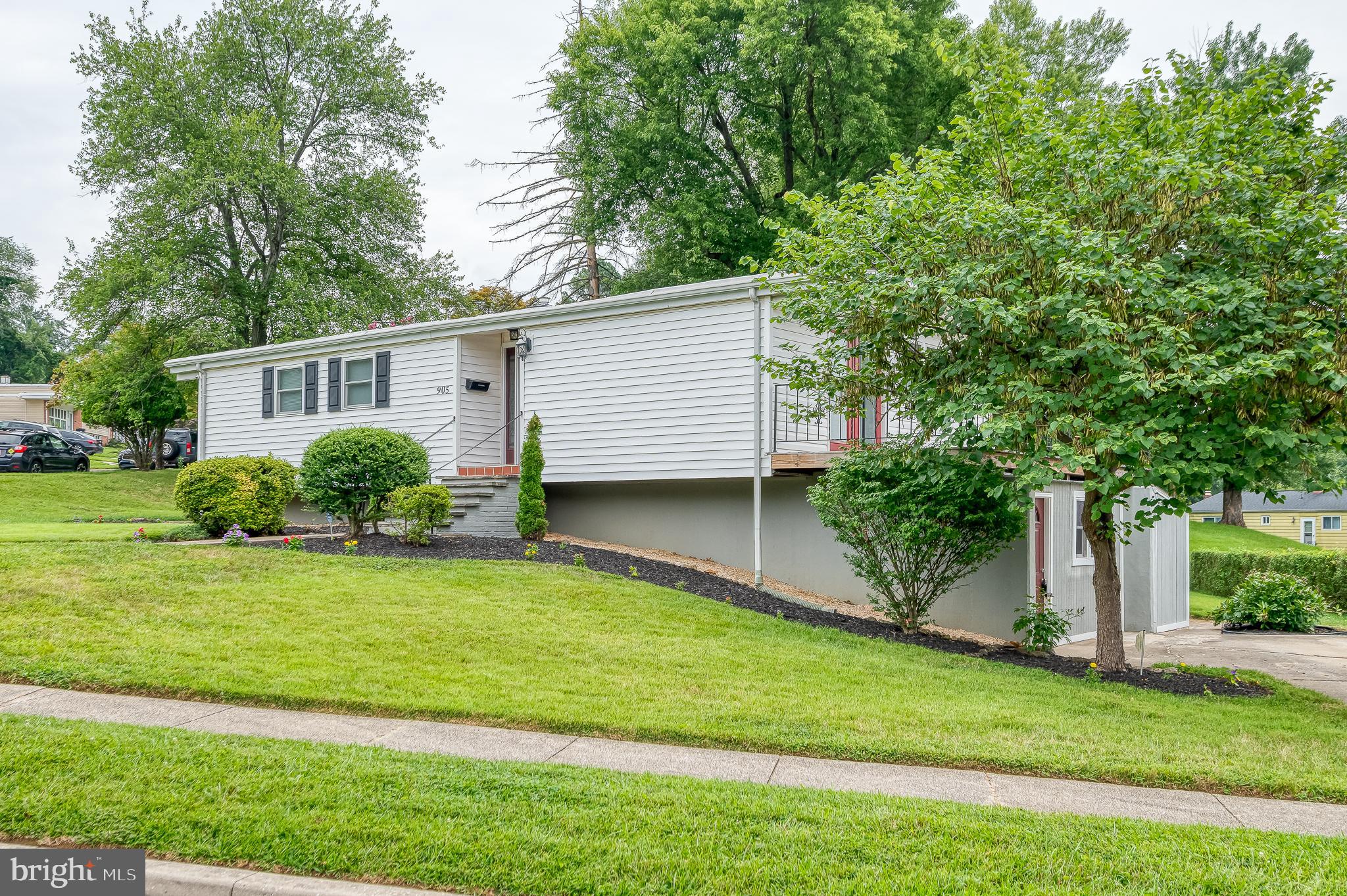 905 SCOTTS HILL DRIVE