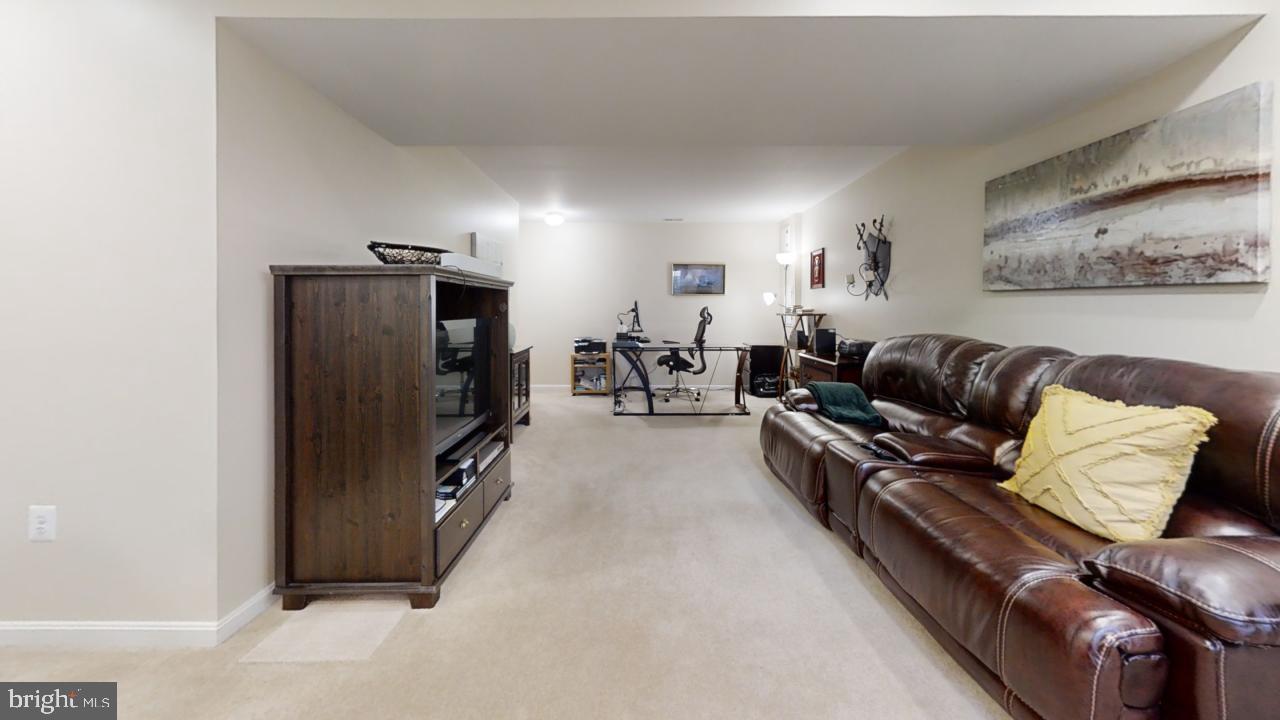 THE VILLAGE OF WASHINGTON TRAIL - Residential