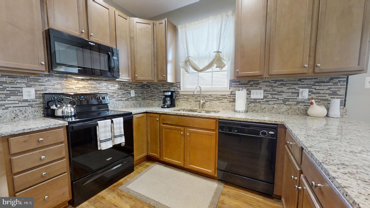 THE VILLAGE OF WASHINGTON TRAIL - Residential