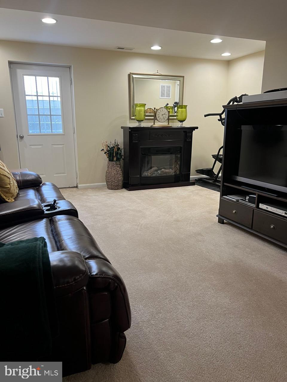 THE VILLAGE OF WASHINGTON TRAIL - Residential