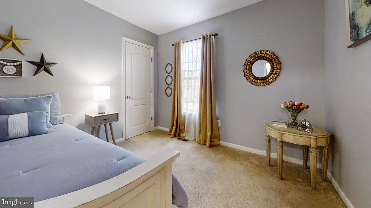 THE VILLAGE OF WASHINGTON TRAIL - Residential