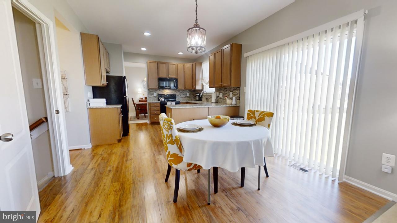 THE VILLAGE OF WASHINGTON TRAIL - Residential