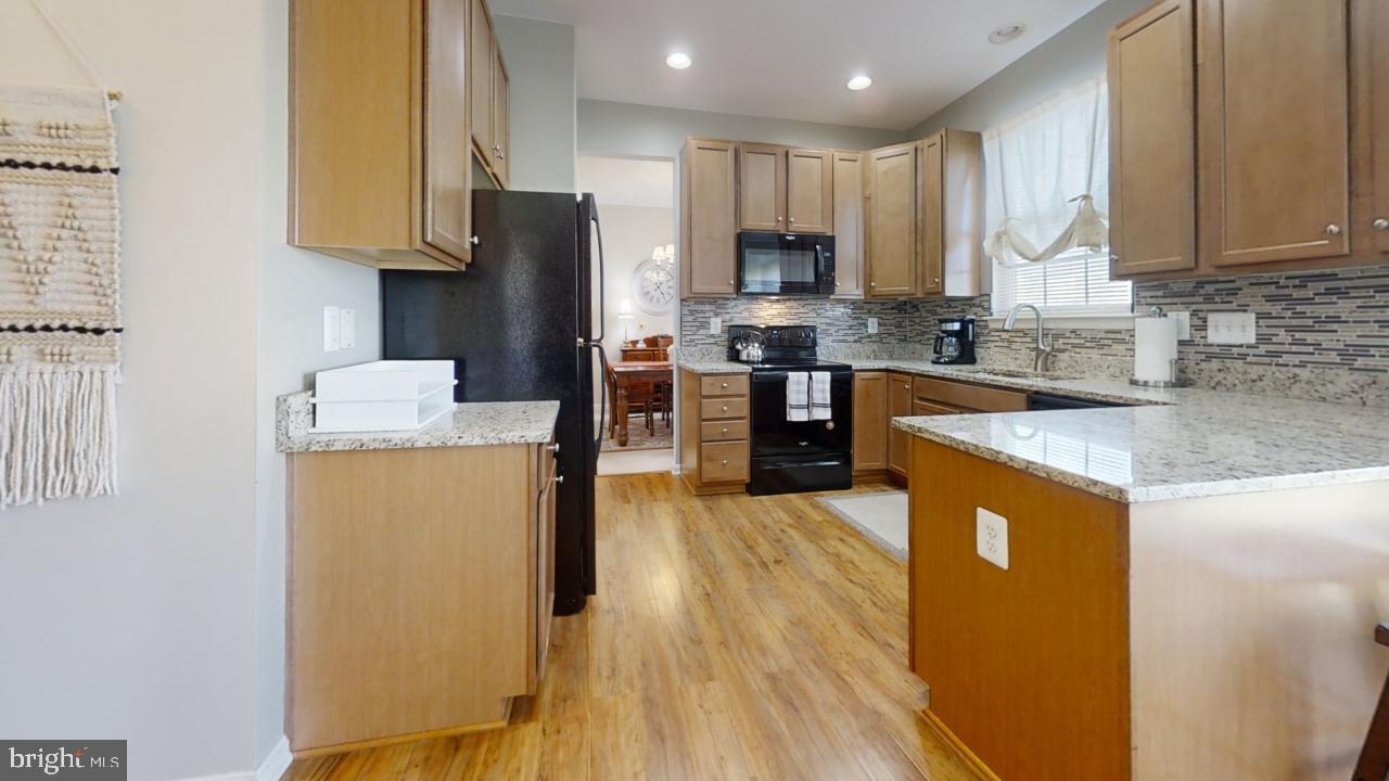 THE VILLAGE OF WASHINGTON TRAIL - Residential