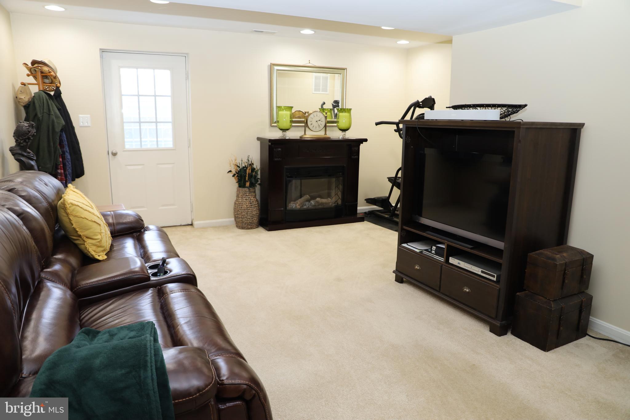 THE VILLAGE OF WASHINGTON TRAIL - Residential