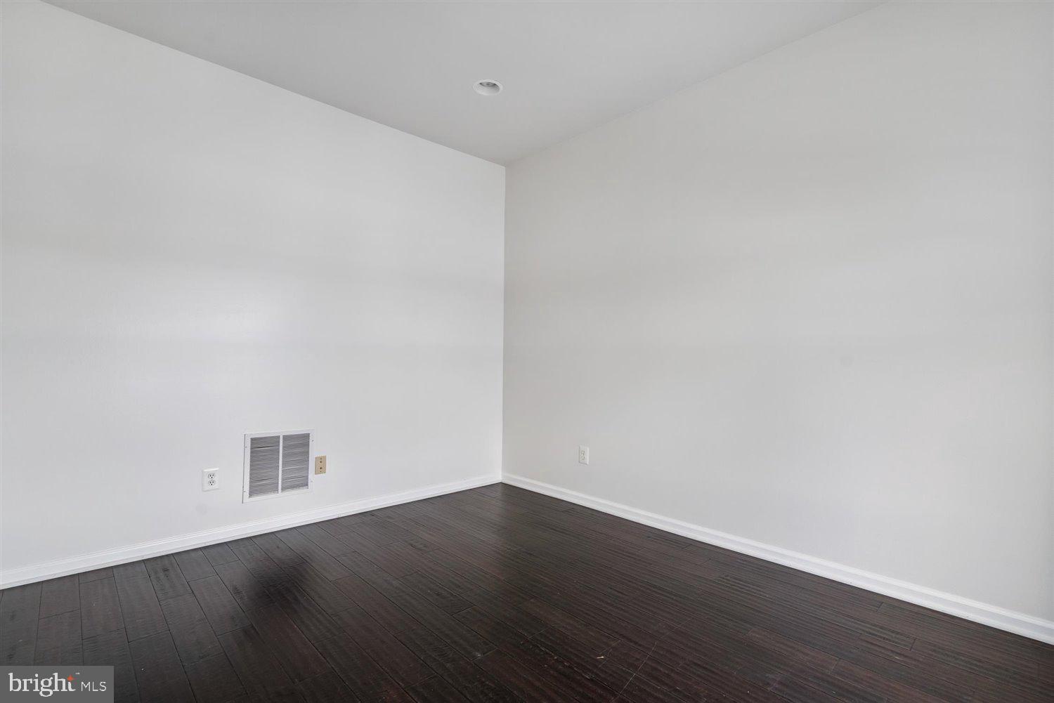 LOCUST POINT - Residential