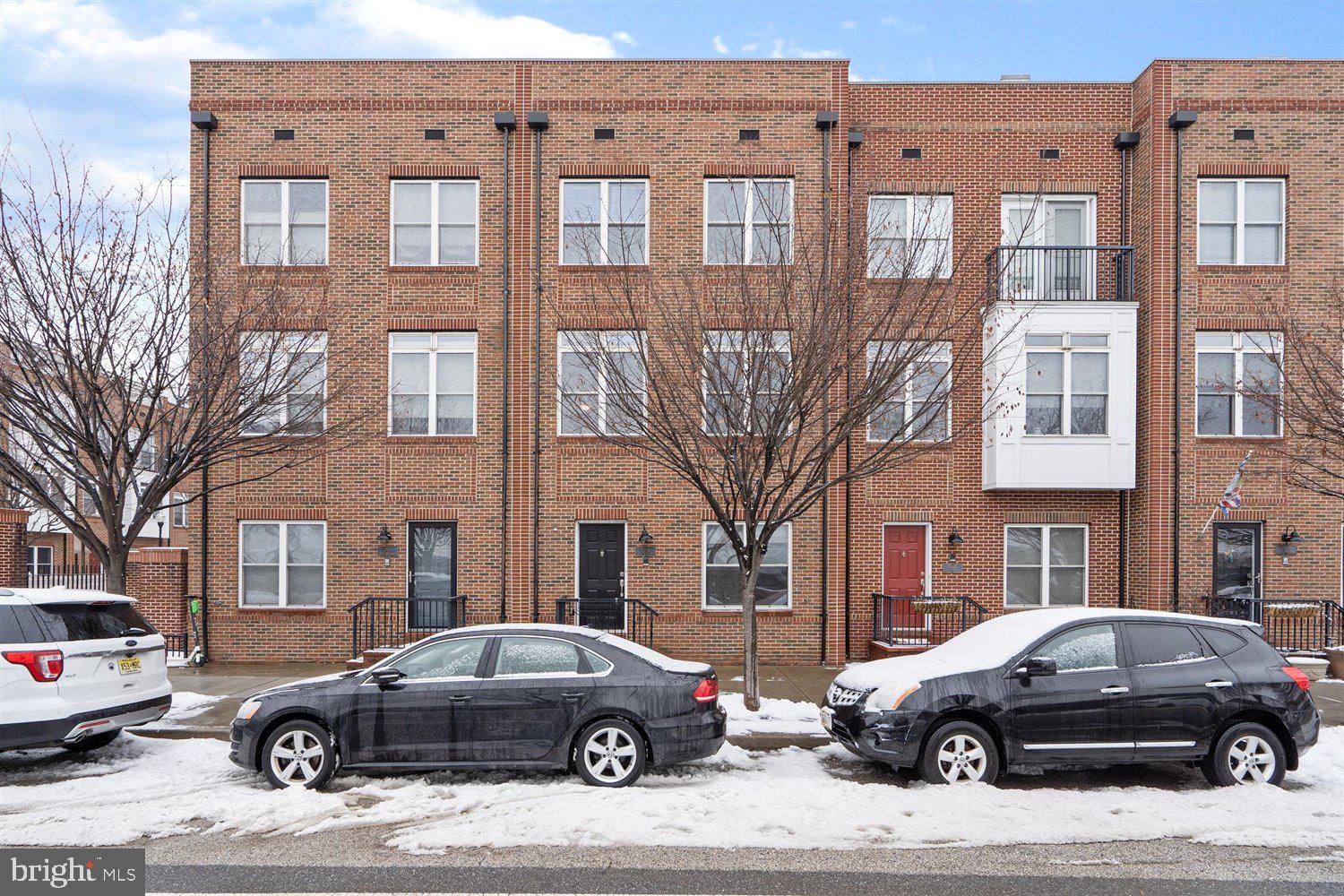 LOCUST POINT - Residential