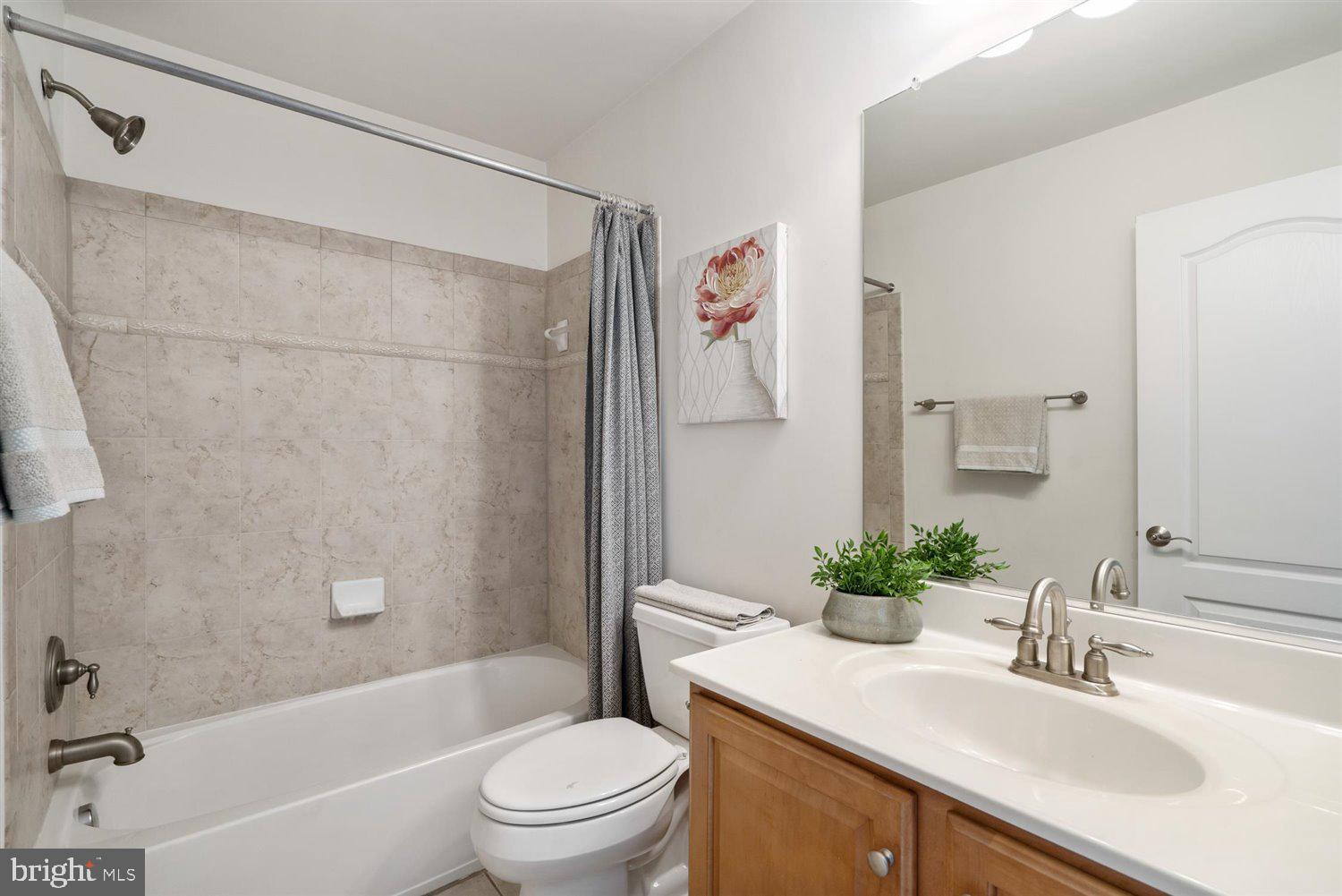 LOCUST POINT - Residential