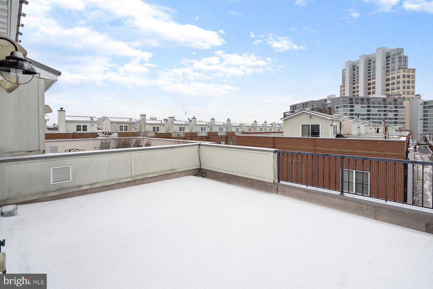 LOCUST POINT - Residential