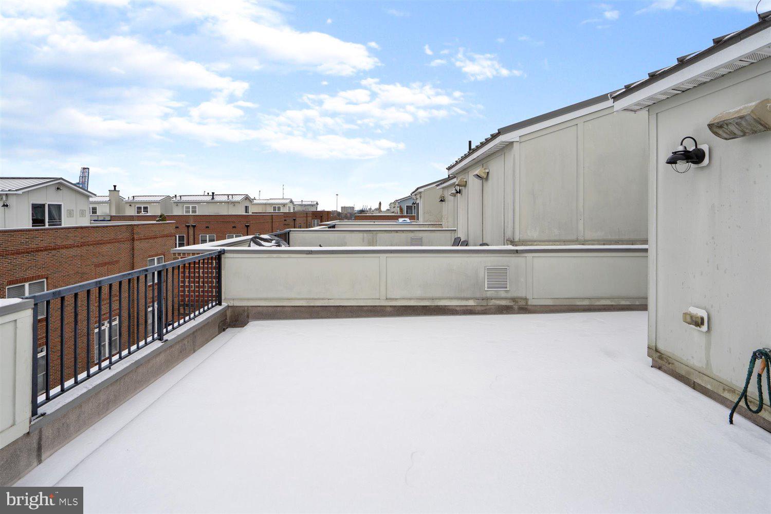 LOCUST POINT - Residential