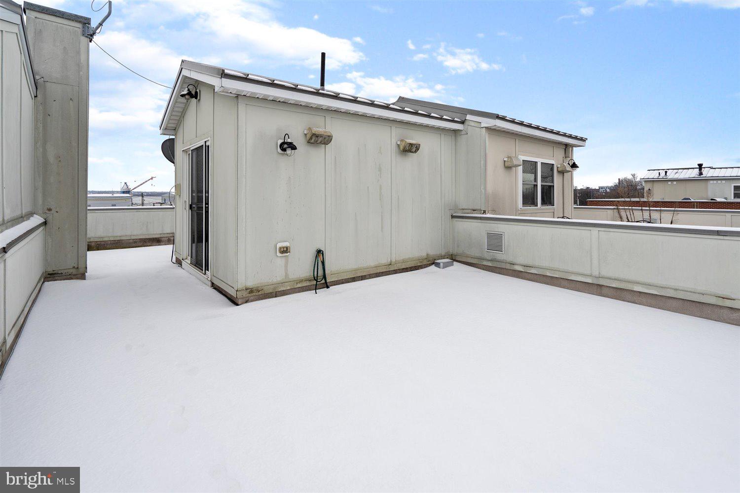 LOCUST POINT - Residential