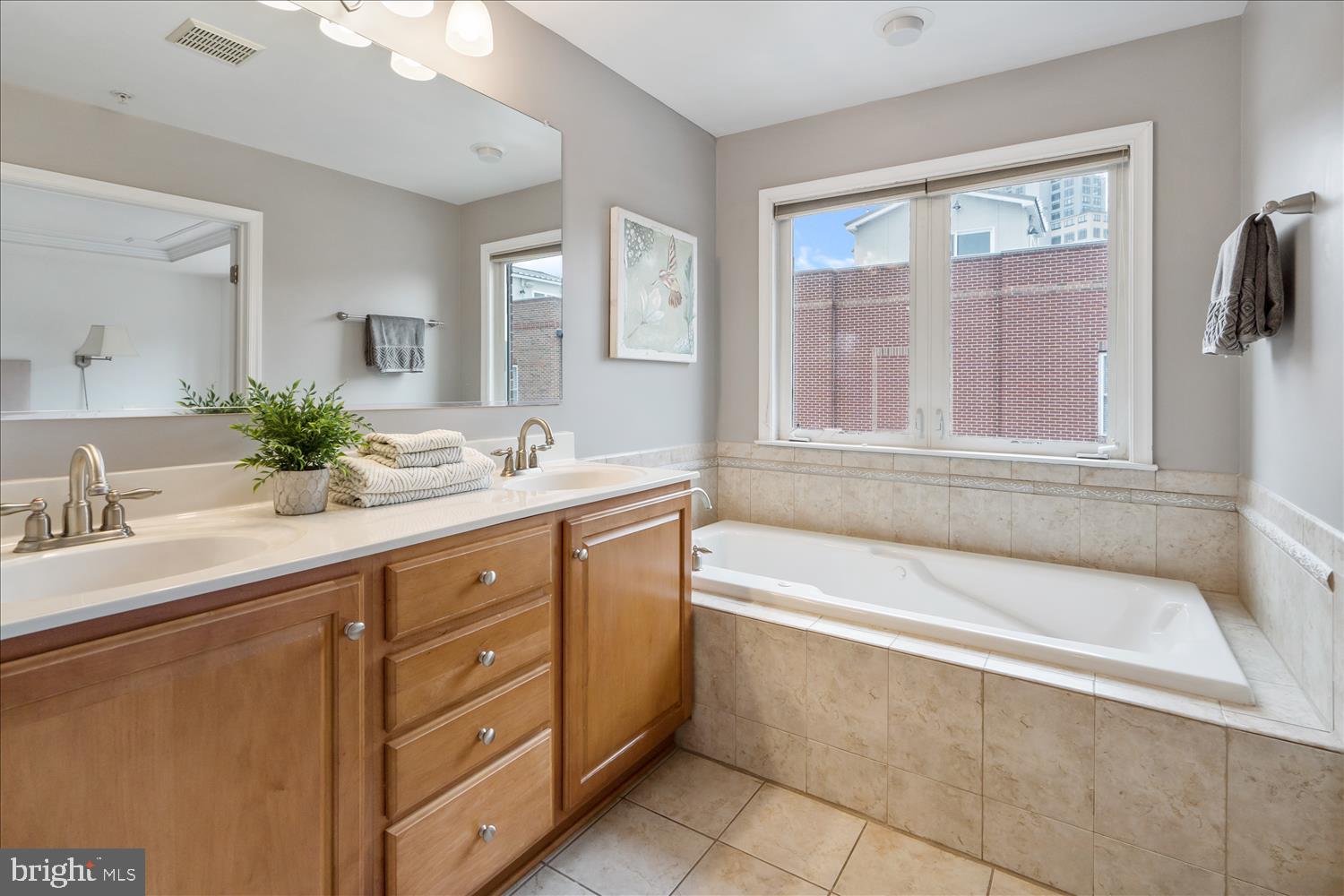 LOCUST POINT - Residential