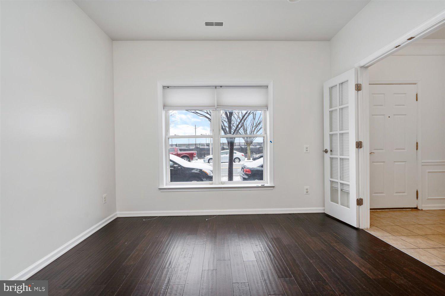 LOCUST POINT - Residential