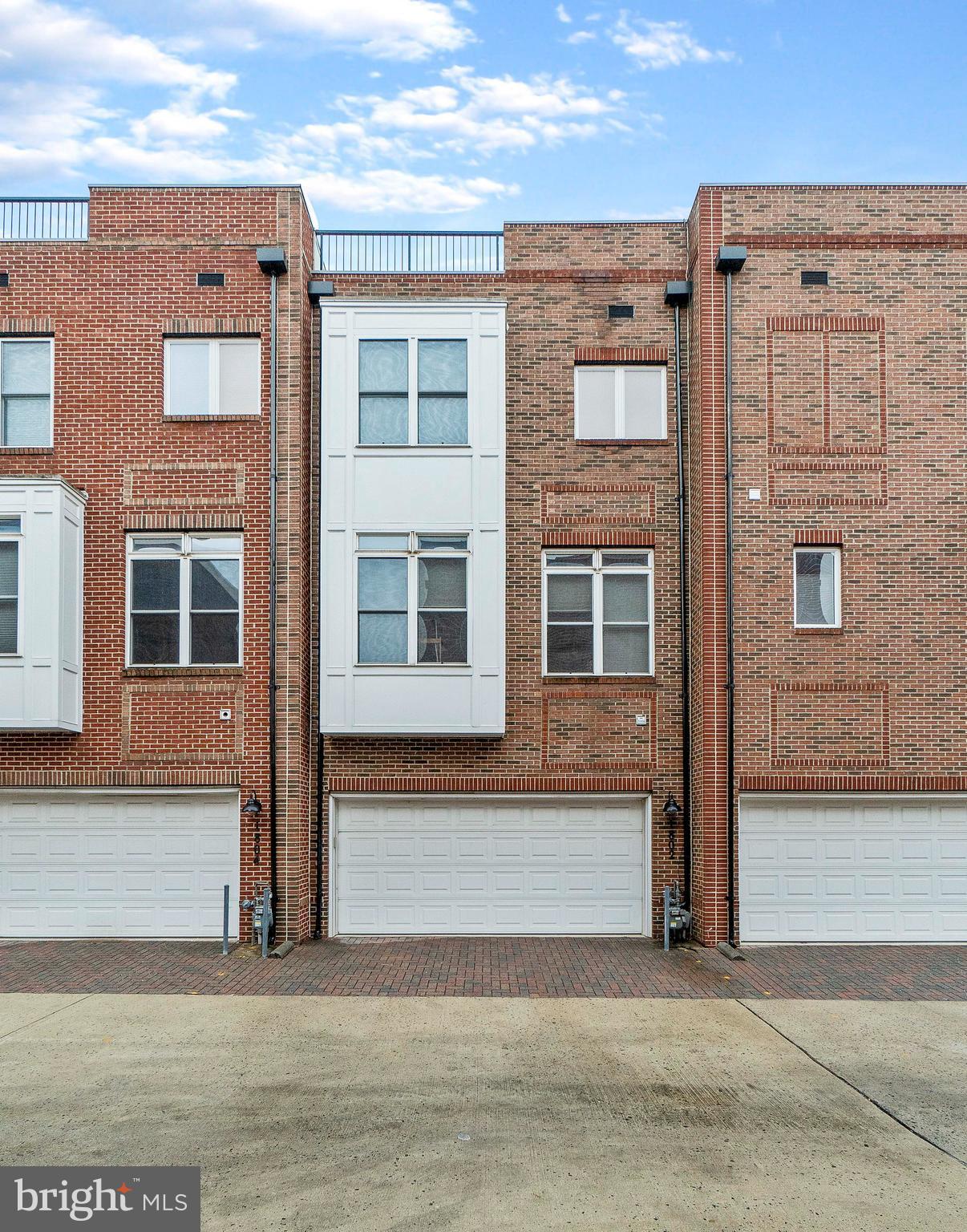 LOCUST POINT - Residential