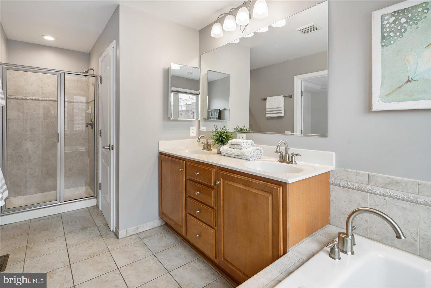 LOCUST POINT - Residential