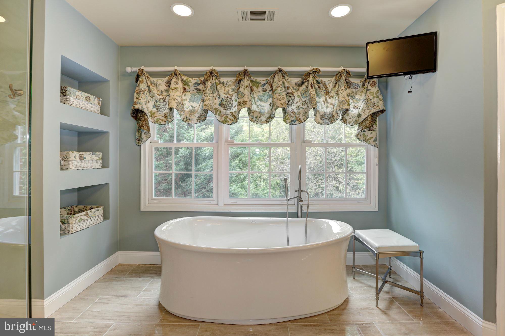 RIVER FALLS - Residential