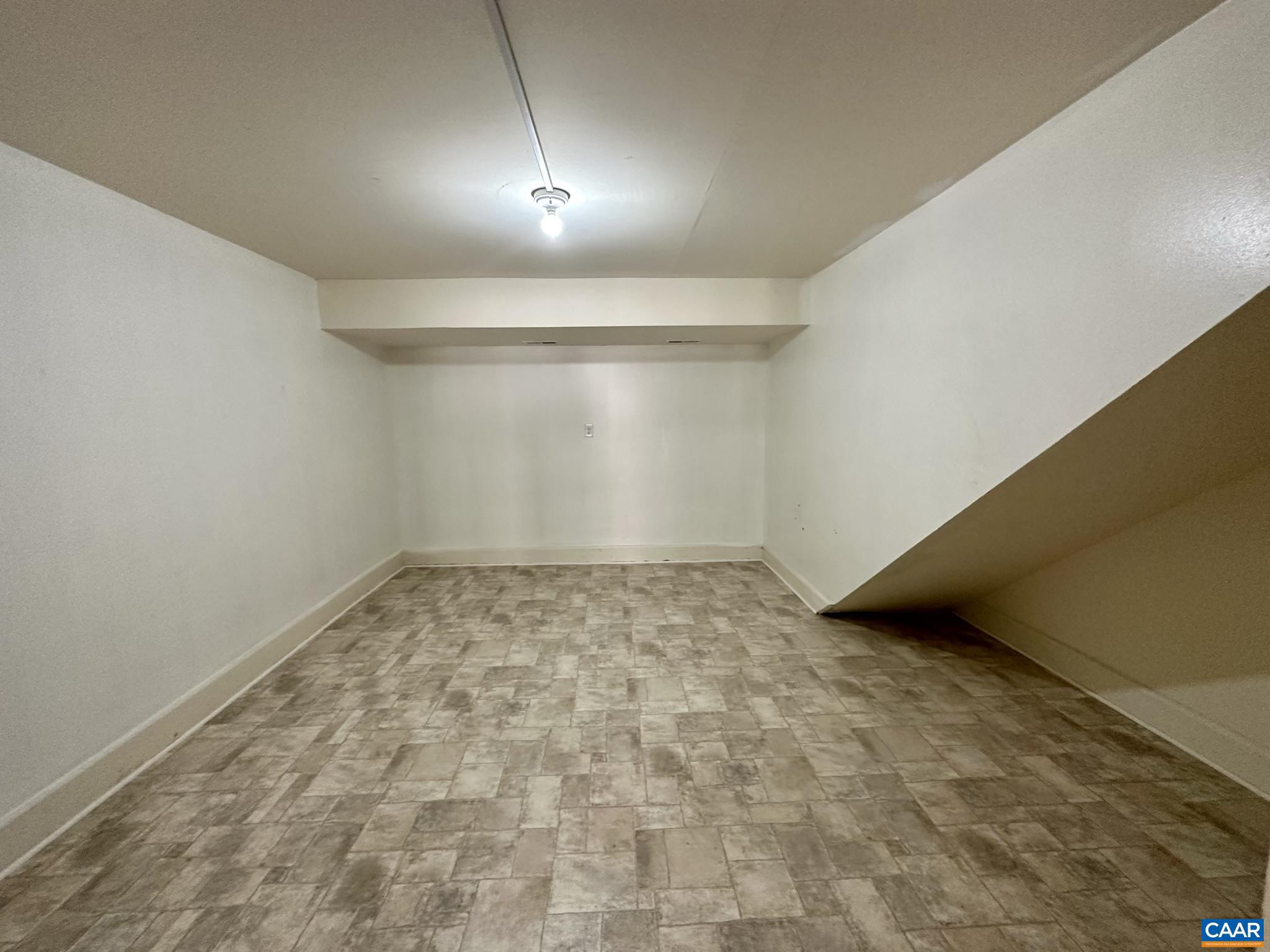 UNKNOWN - Residential Lease