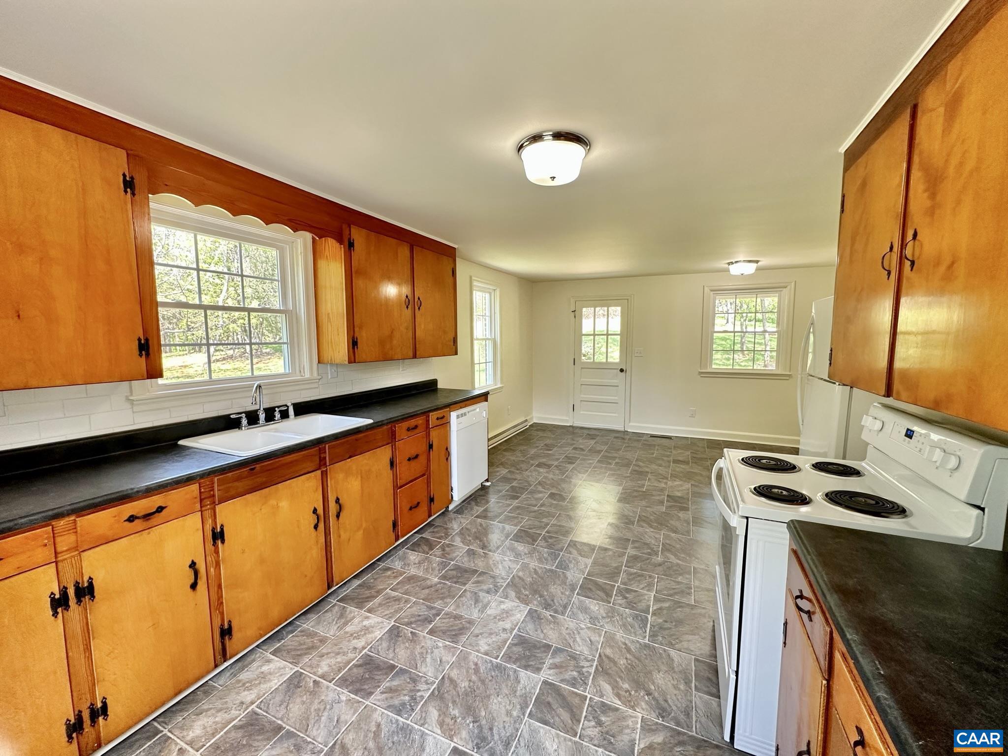 UNKNOWN - Residential Lease