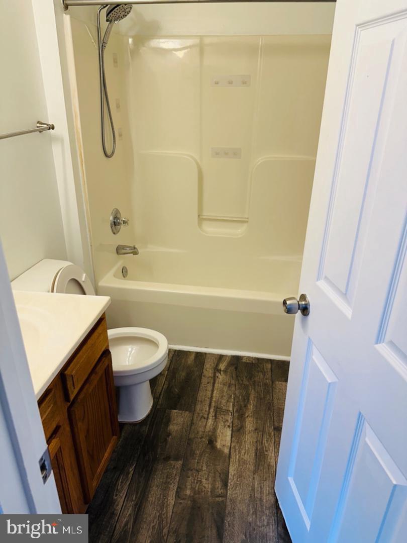 BOSTON COURTS - Residential