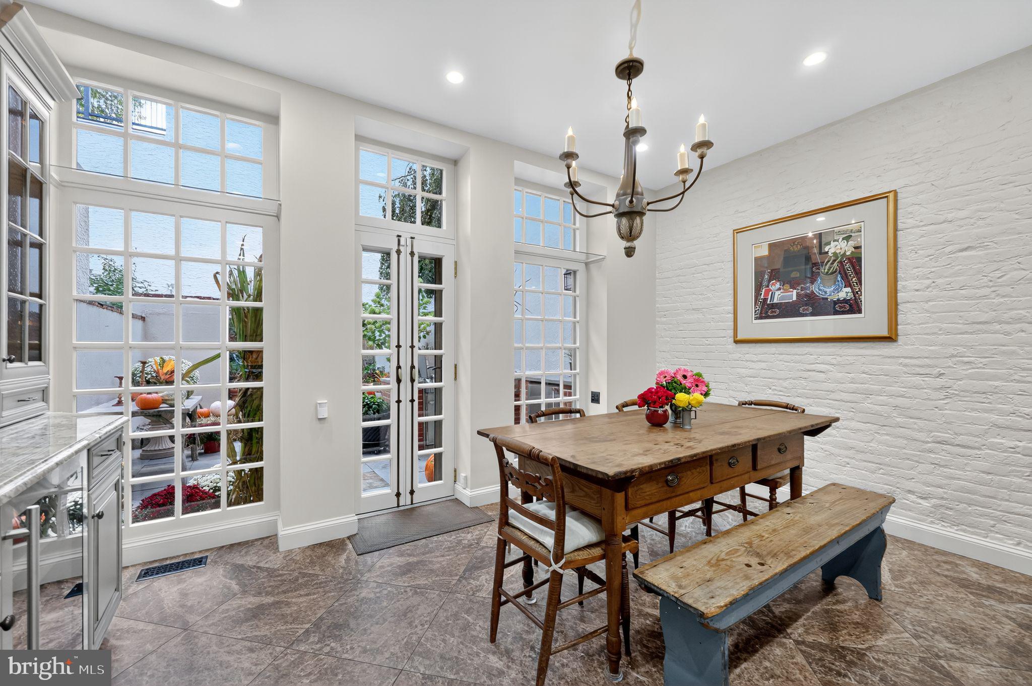 SOCIETY HILL - Residential