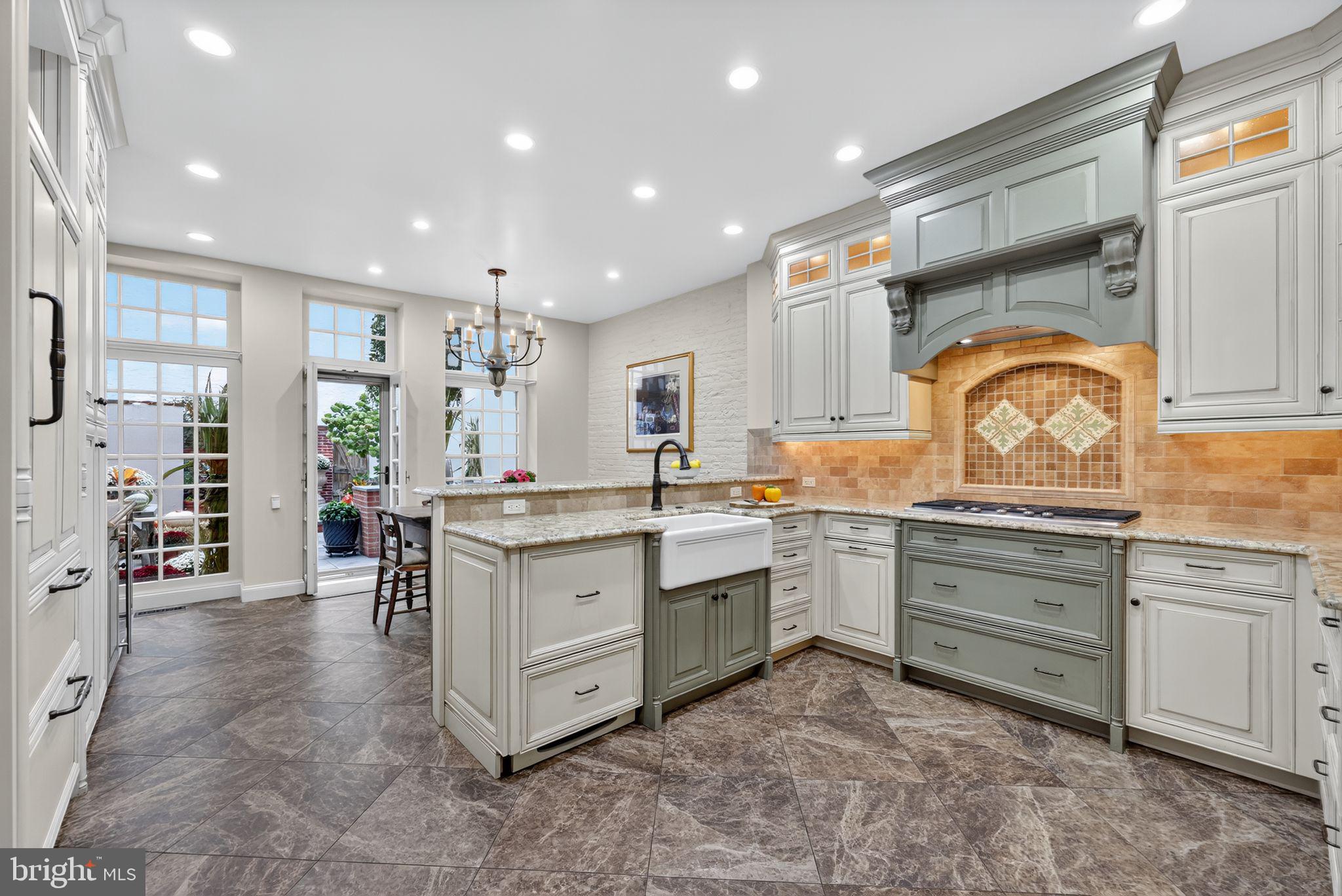 SOCIETY HILL - Residential