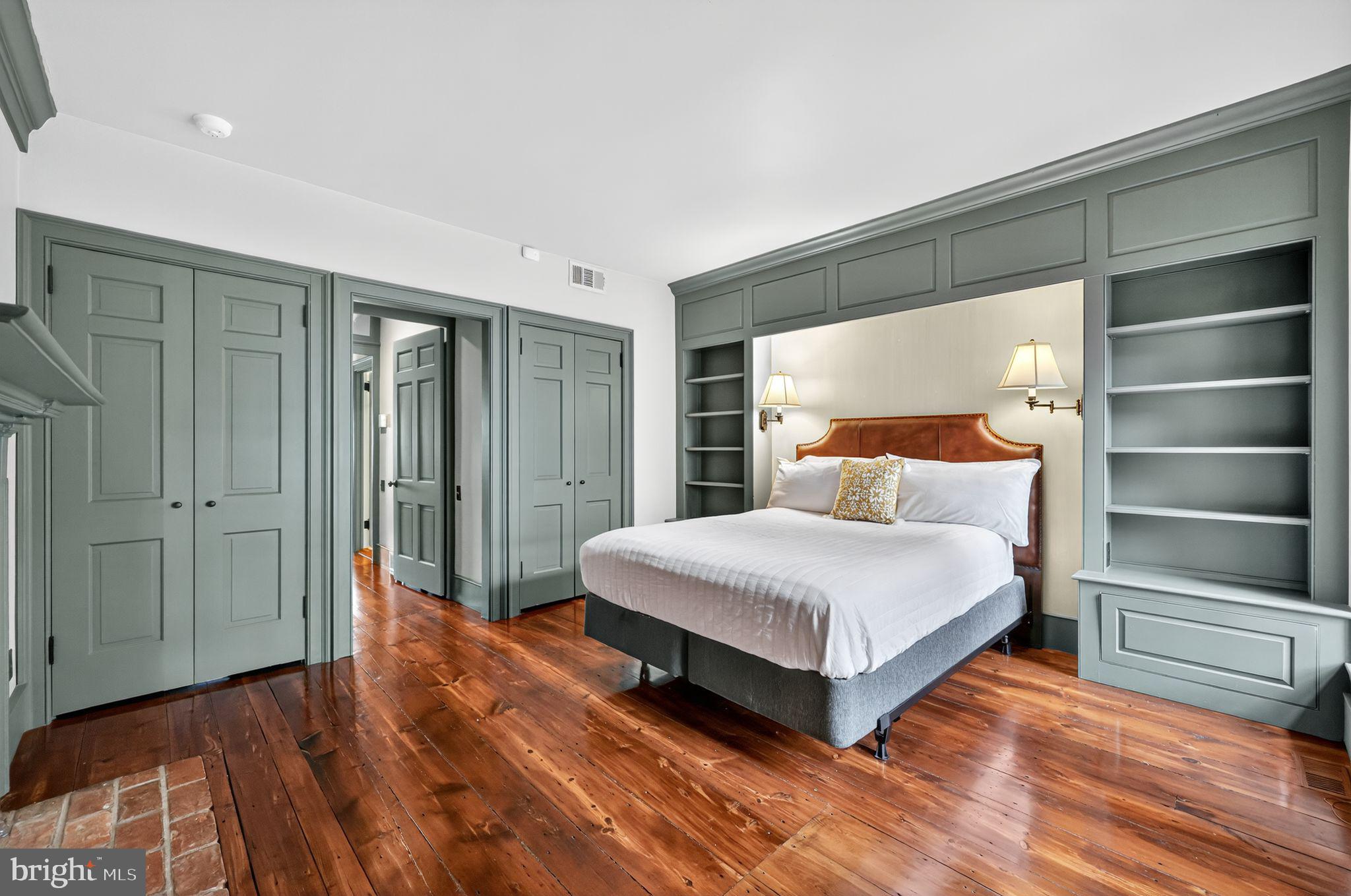 SOCIETY HILL - Residential