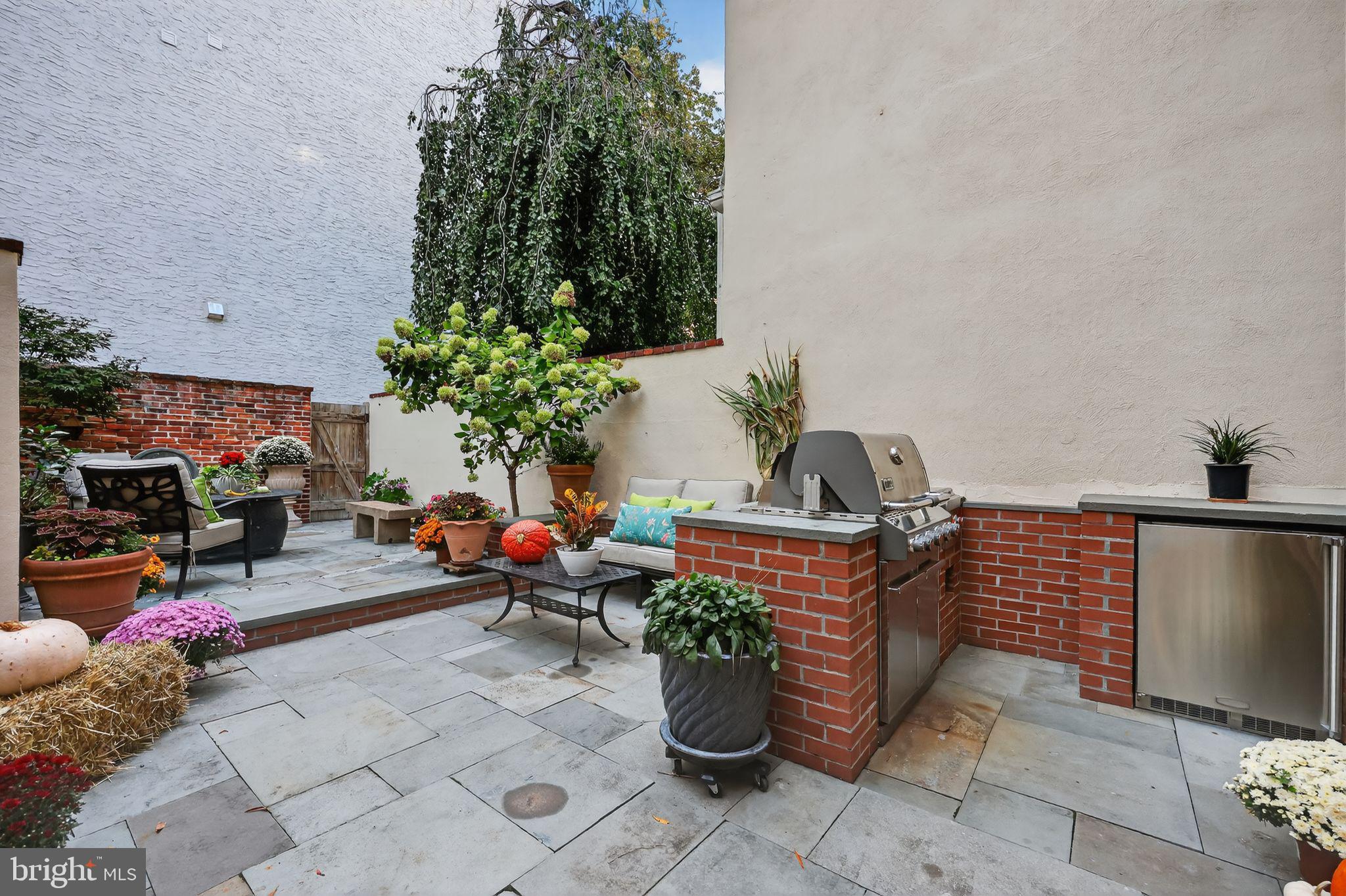 SOCIETY HILL - Residential