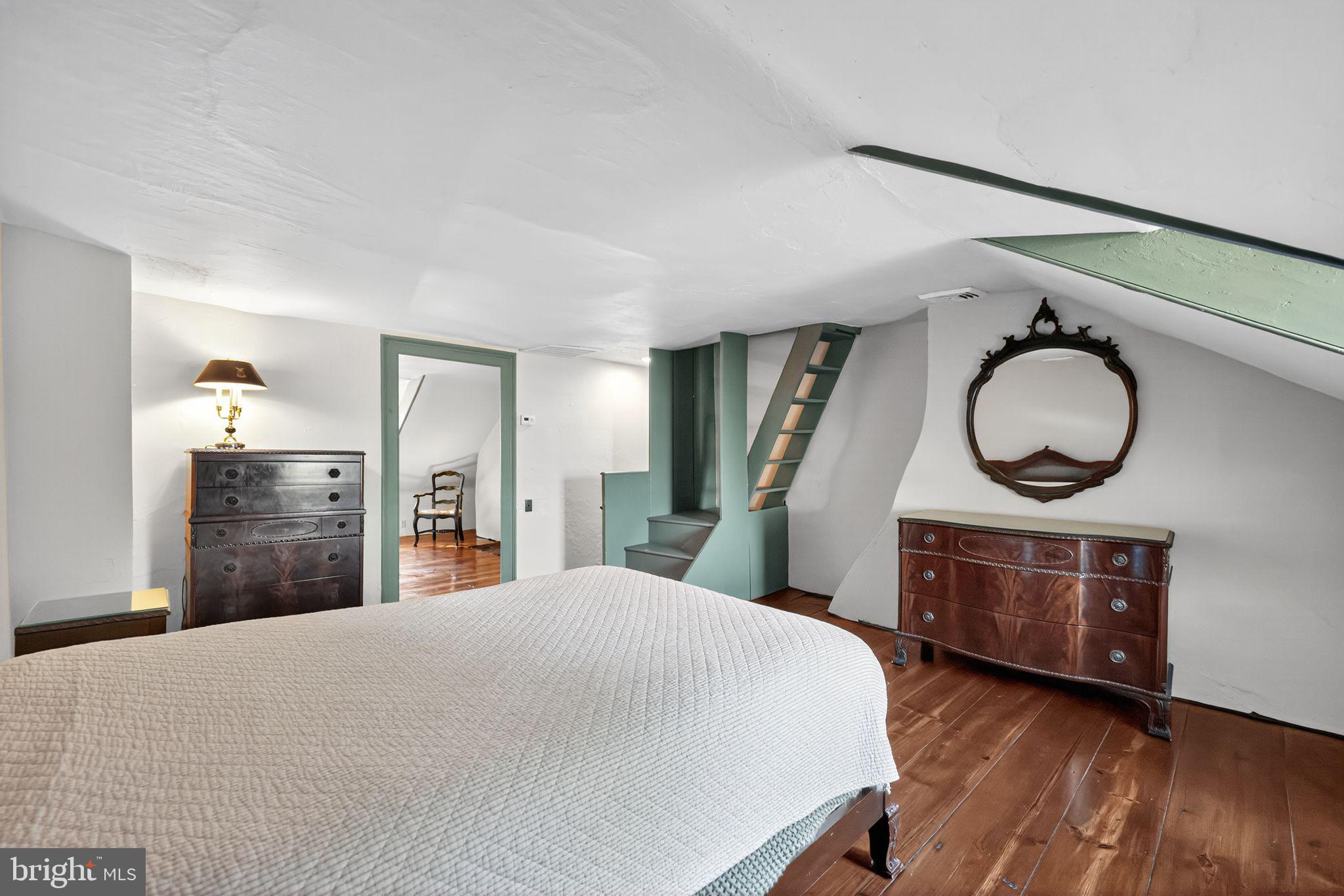 SOCIETY HILL - Residential