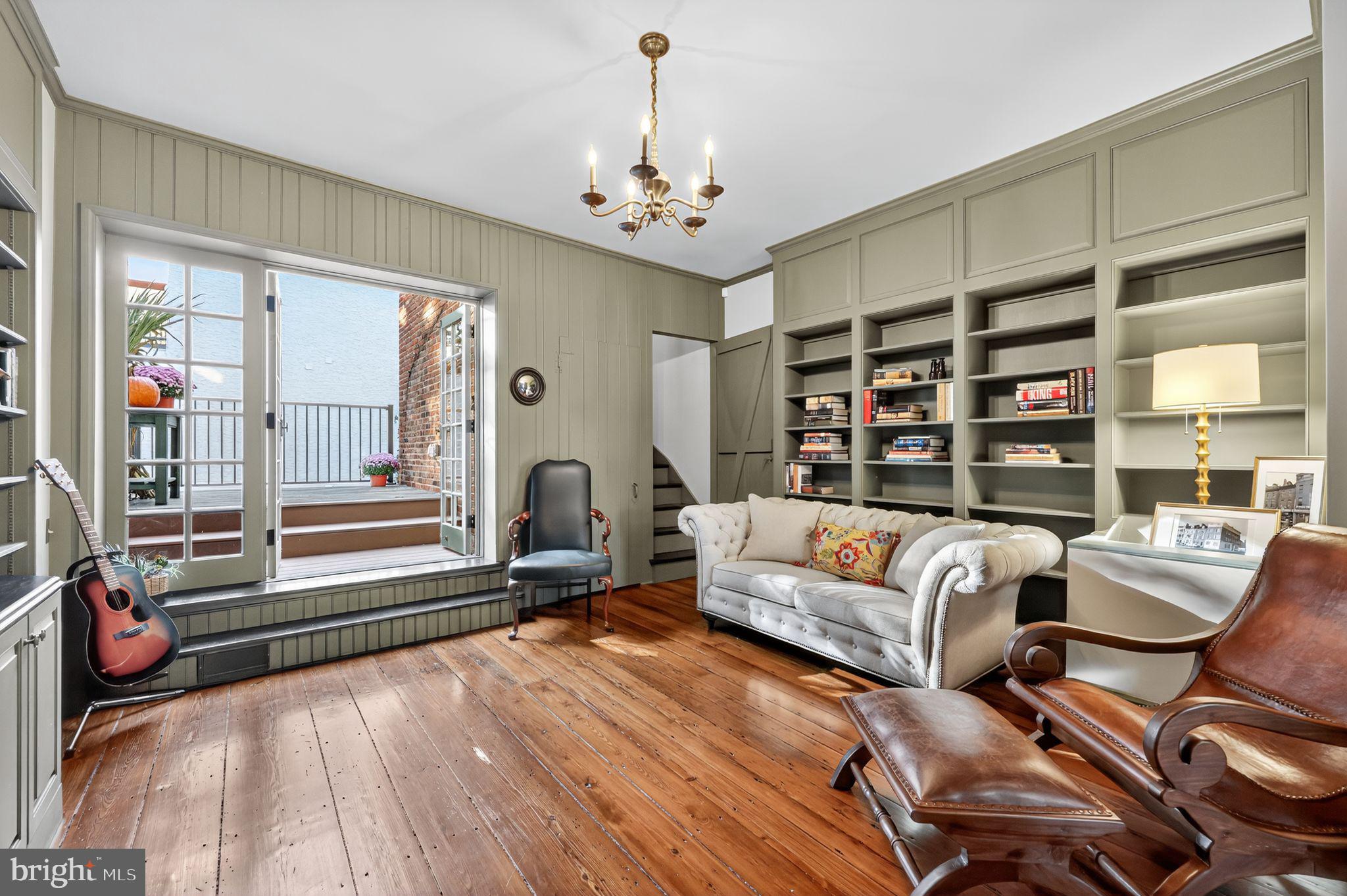 SOCIETY HILL - Residential