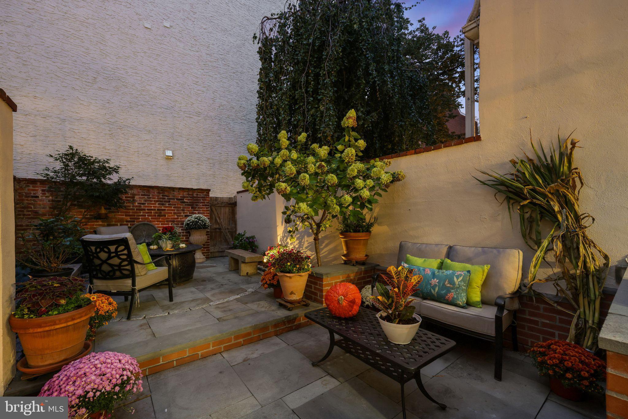 SOCIETY HILL - Residential