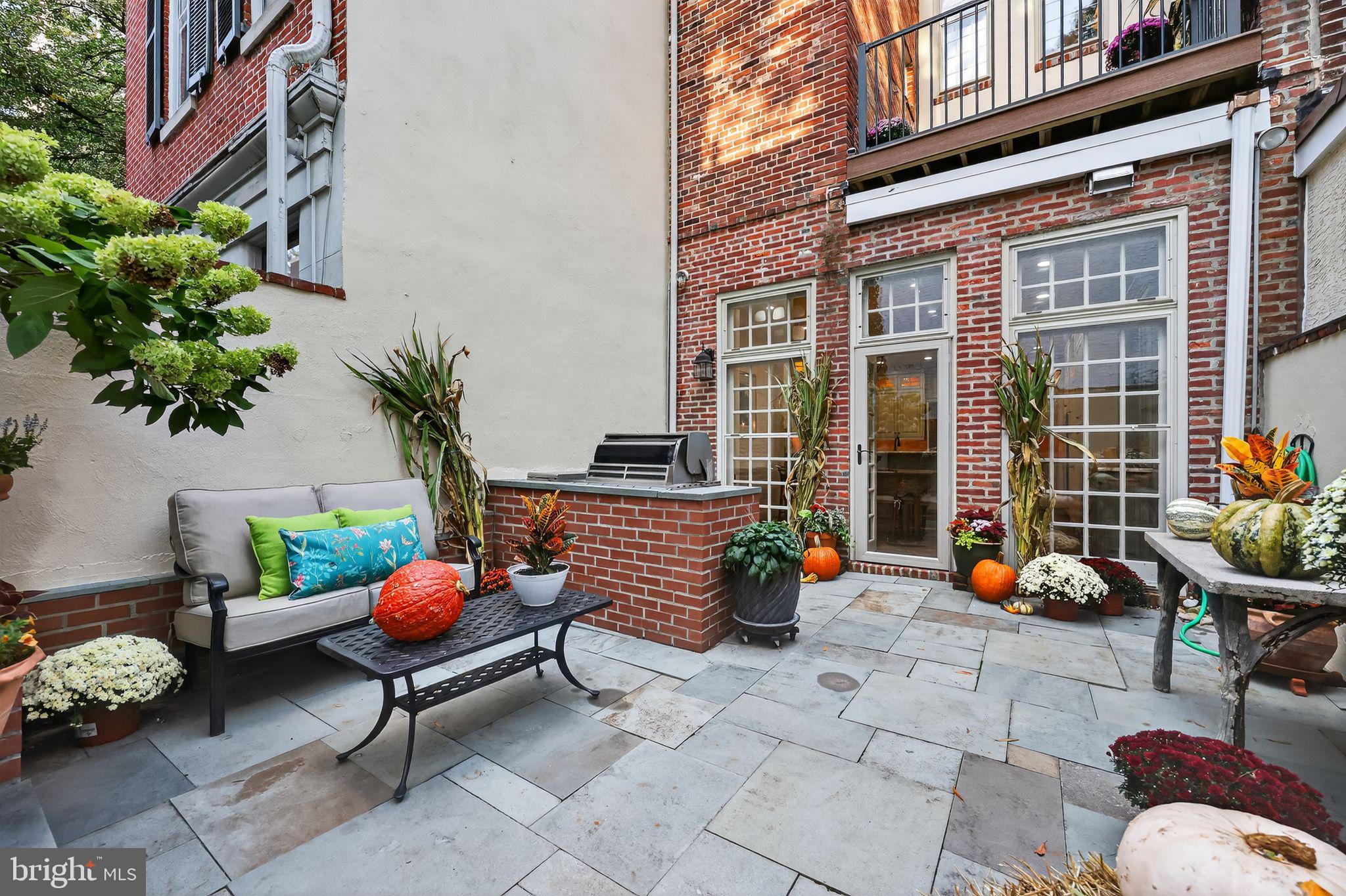 SOCIETY HILL - Residential