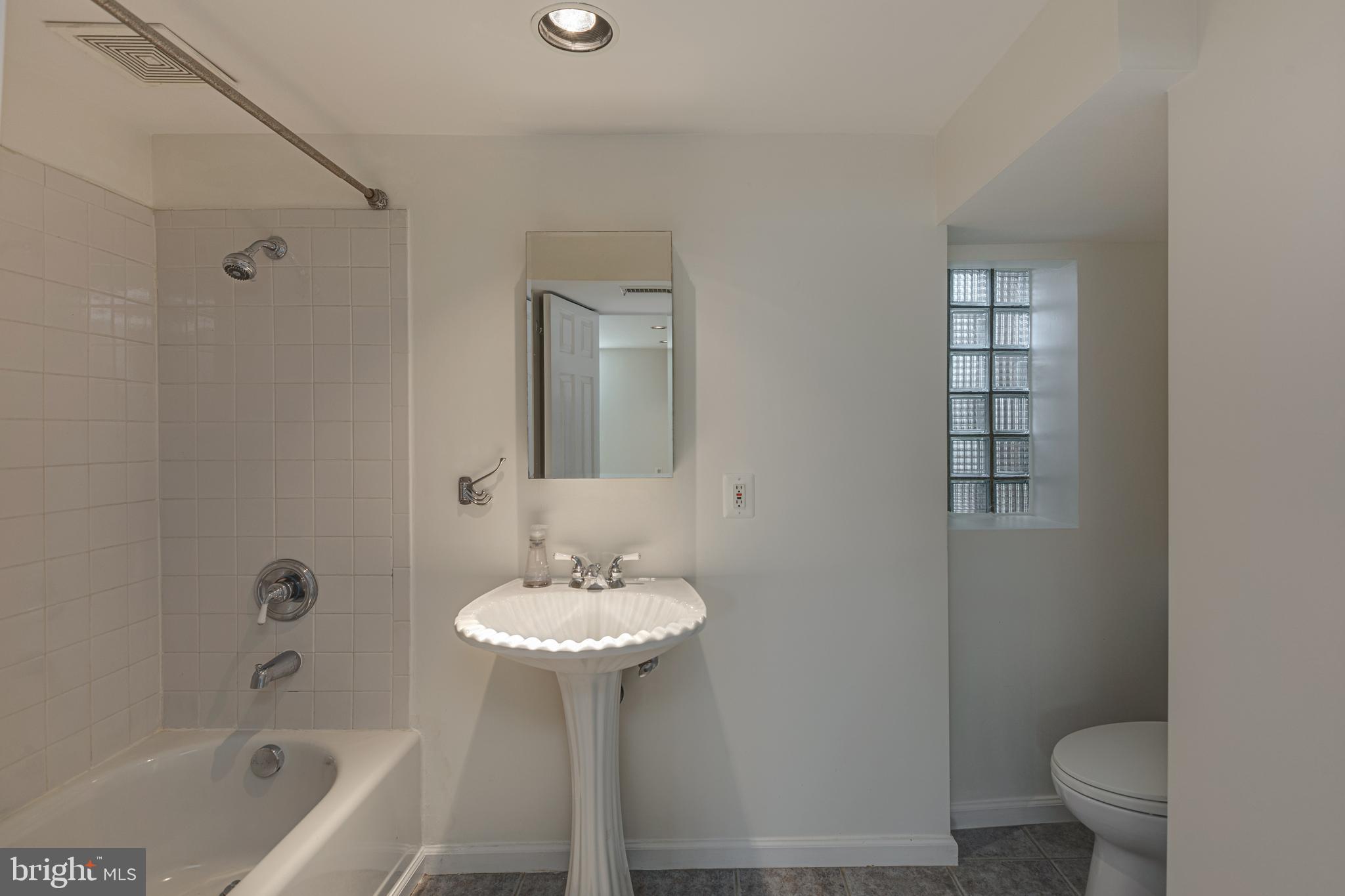 CHURCH COURTS - Residential