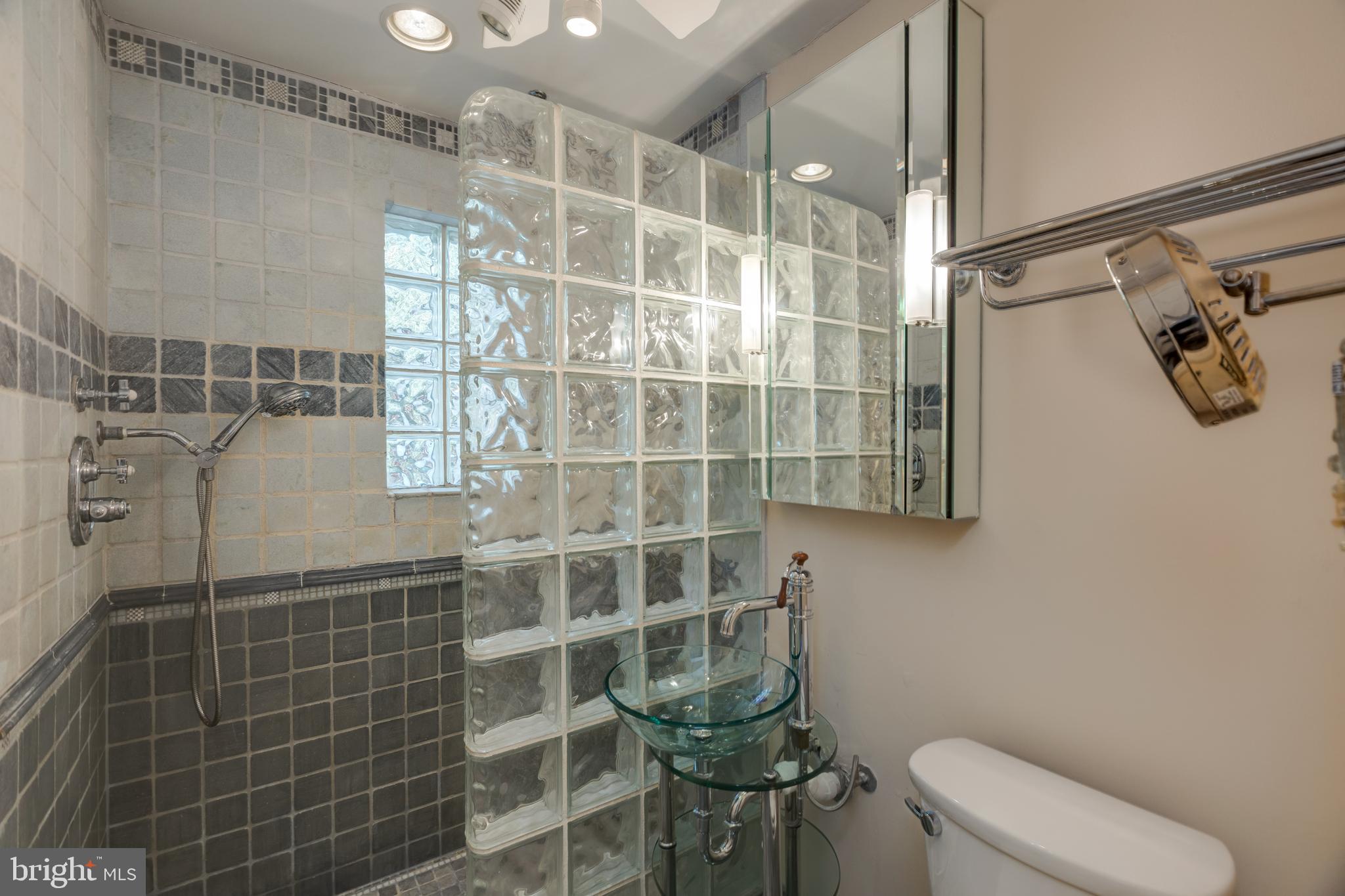 CHURCH COURTS - Residential