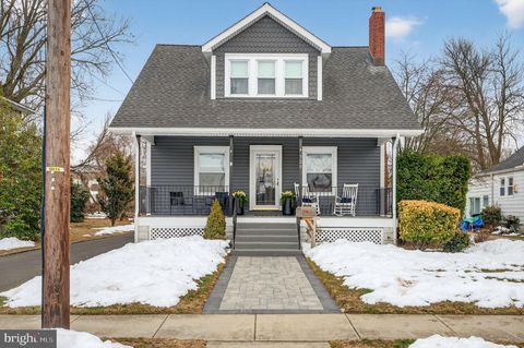 Homes For Sale - 320 Glenwood Avenue<br/> BURLINGTON, NJ 08016