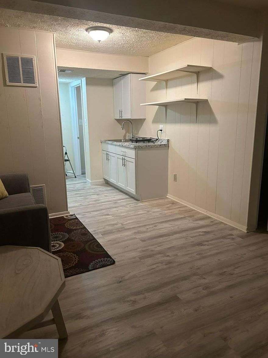 Cozy Pet-Friendly Basement Studio for Rent – Springfield, VA
 This spacious basement studio features a private bathroom and a convenient kitchenette. Enjoy a separate back entrance, ample parking space, a fridge, and some furnishings. Rent includes all utilities and internet access. Minutes from public transportation. Pet-friendly and ideal for a non-smoker.
Please note: no laundry facilities available.