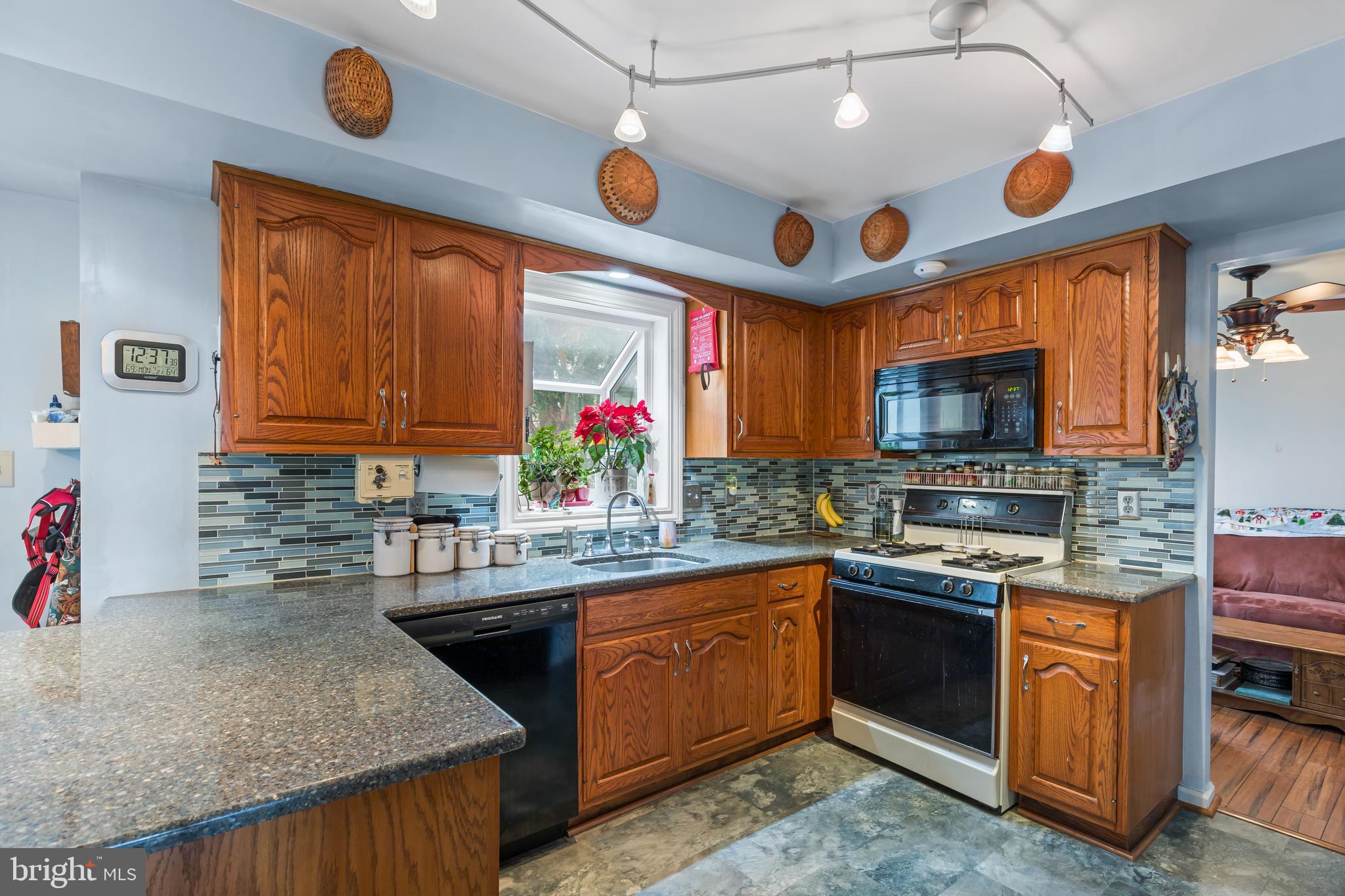 1049 BOESHORE CIRCLE