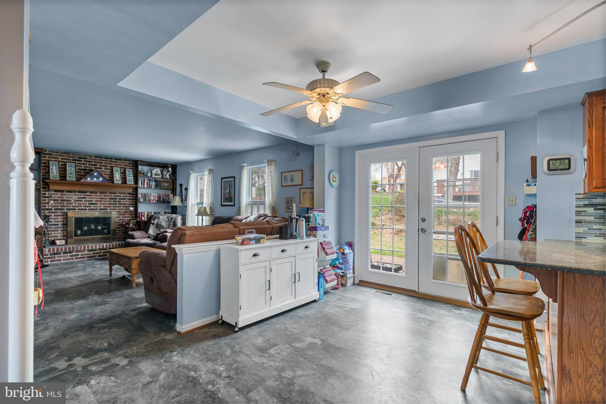 1049 BOESHORE CIRCLE