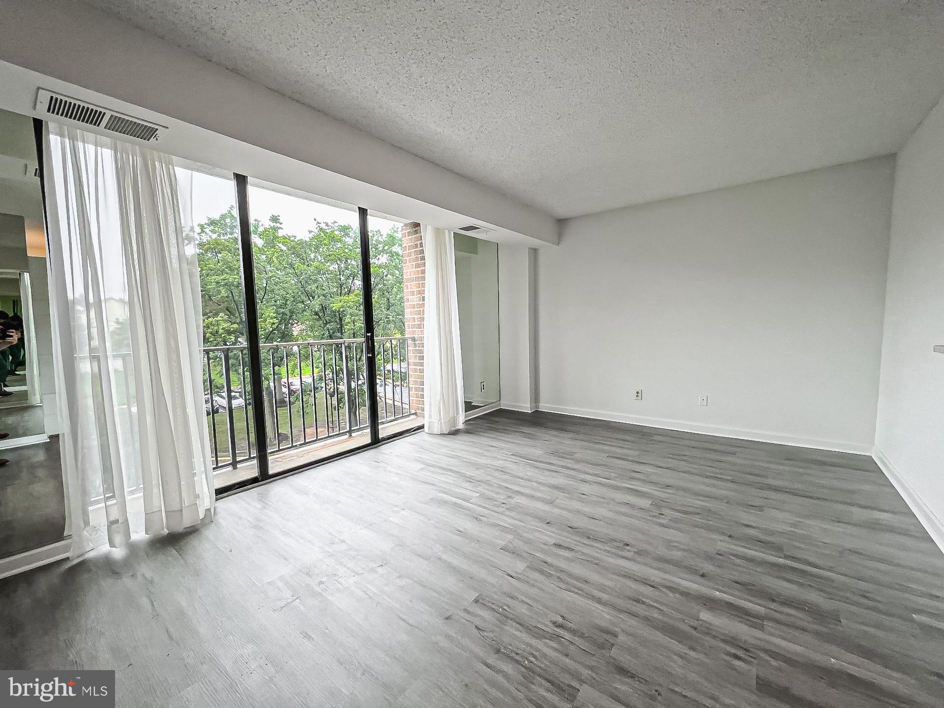 IDYLWOOD TOWERS - Residential Lease