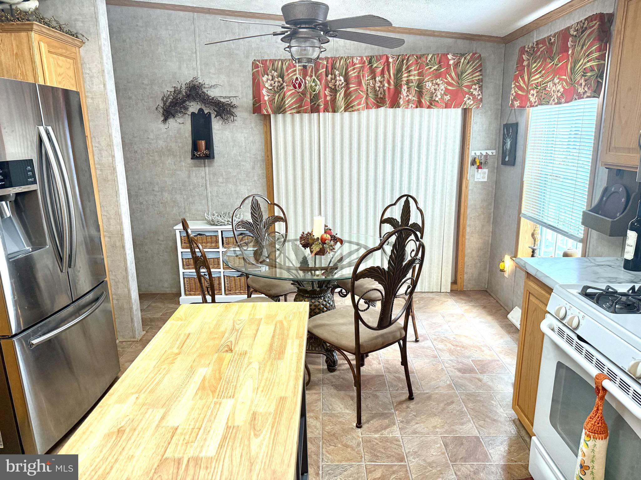 SUN RETREATS REHOBOTH BAY - Residential